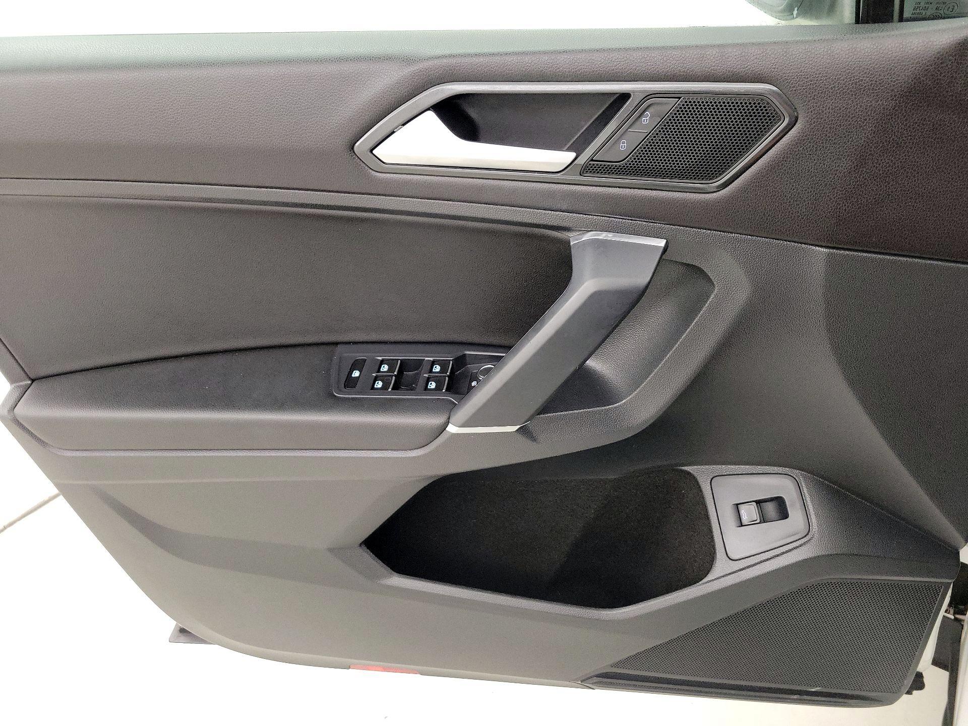 Thumbnail: 2018 Volkswagen Tiguan - 12