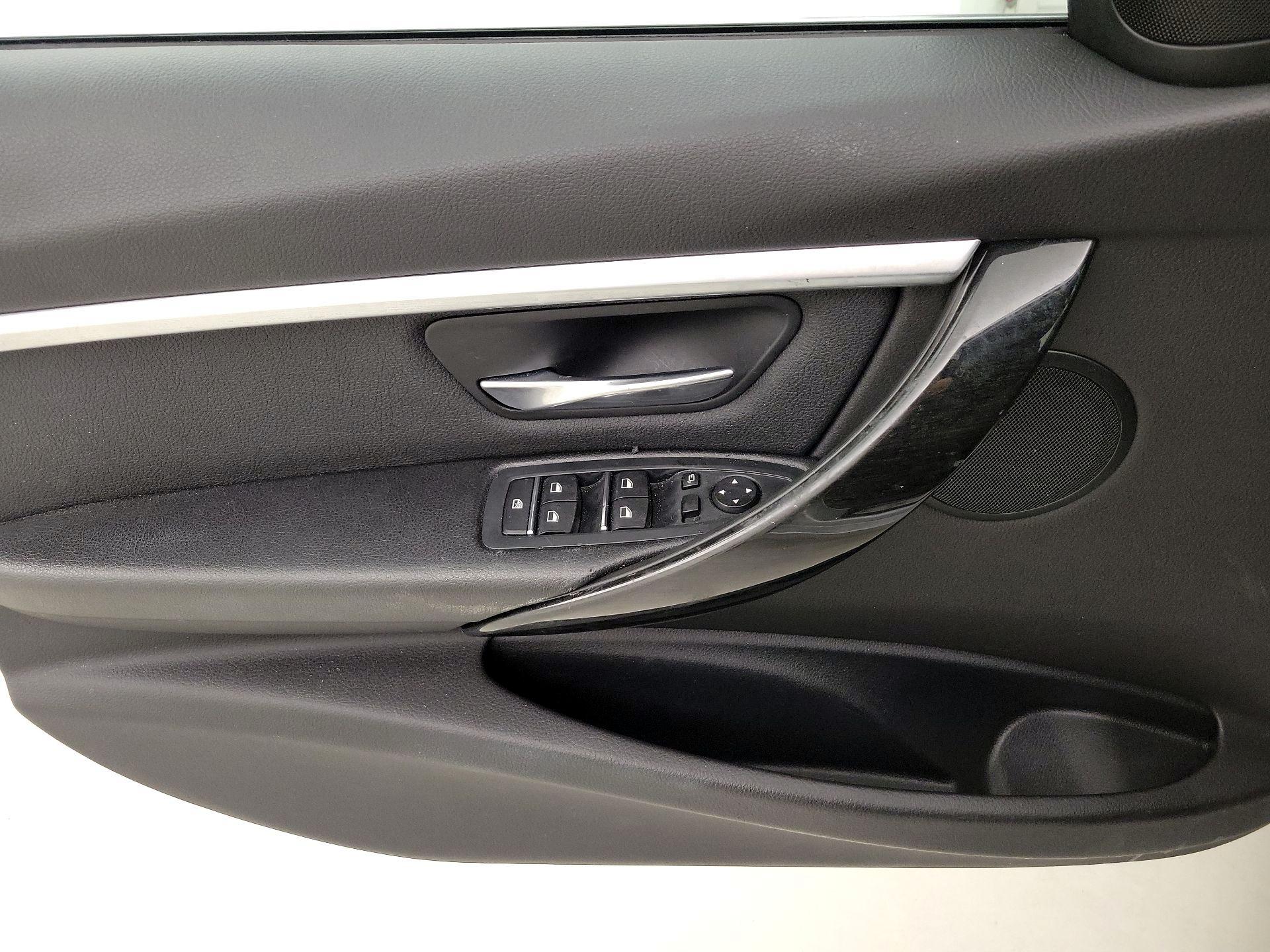 Thumbnail: 2018 BMW 3 Series - 12