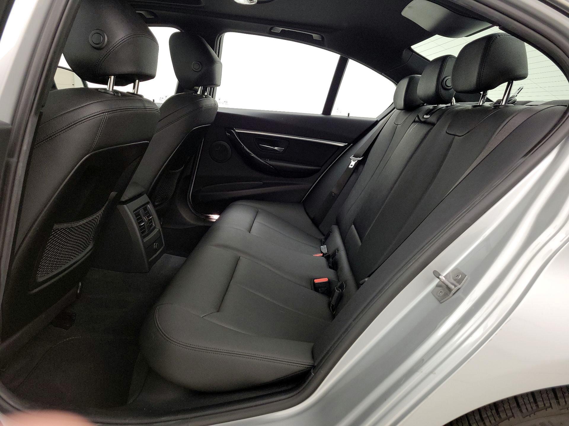 Thumbnail: 2018 BMW 3 Series - 20