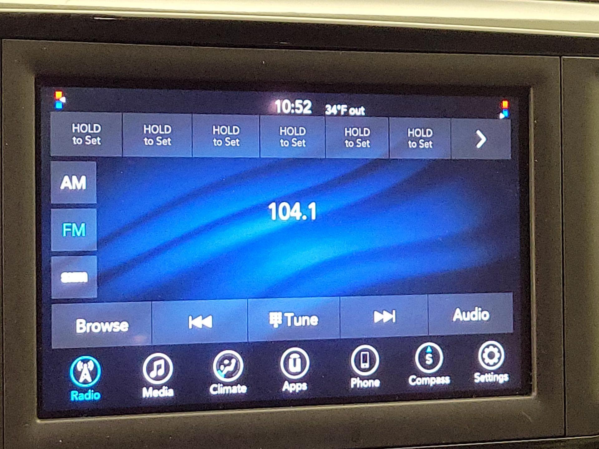 Thumbnail: 2021 Chrysler Voyager - 15