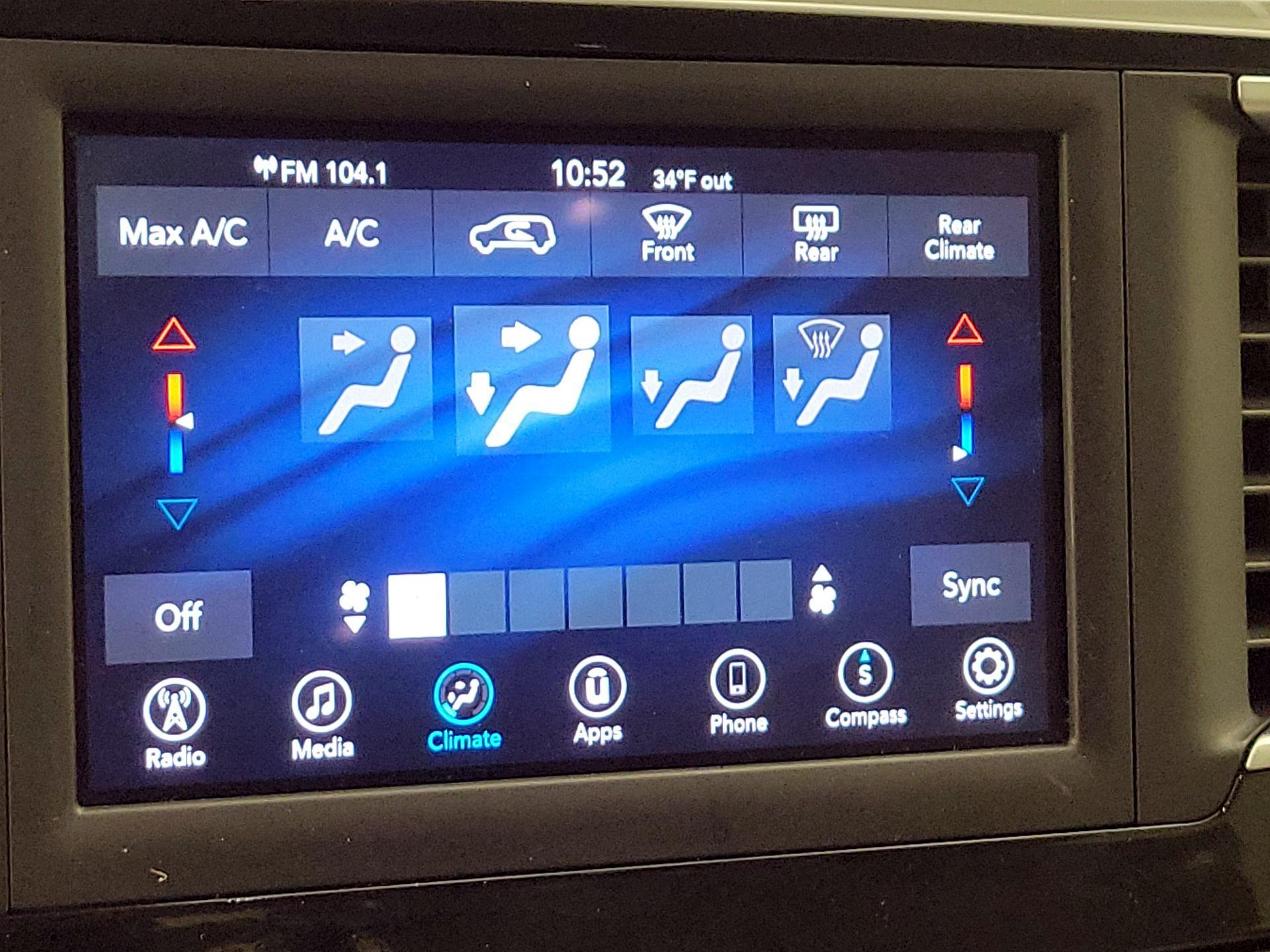 Thumbnail: 2021 Chrysler Voyager - 16