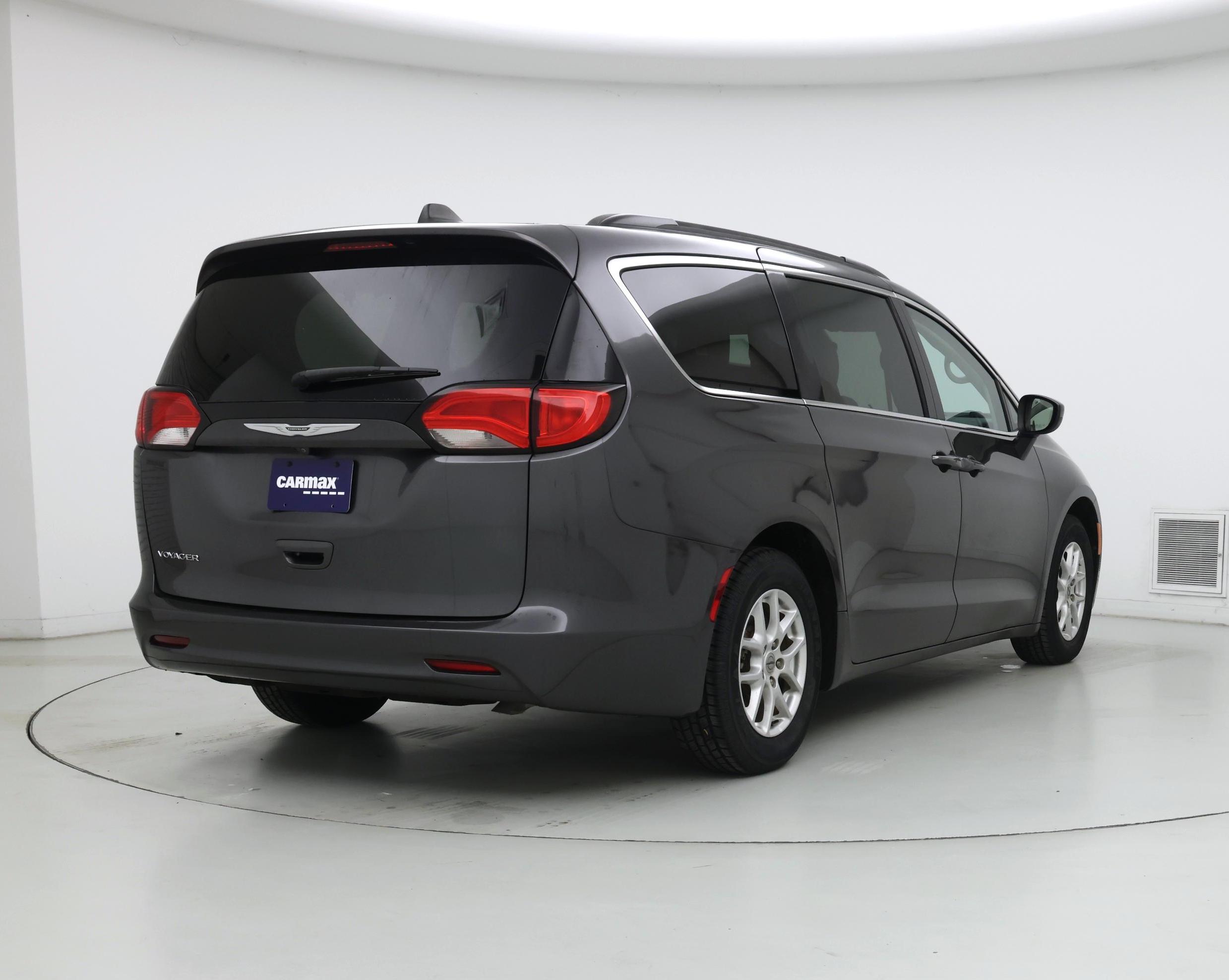 Thumbnail: 2021 Chrysler Voyager - 8