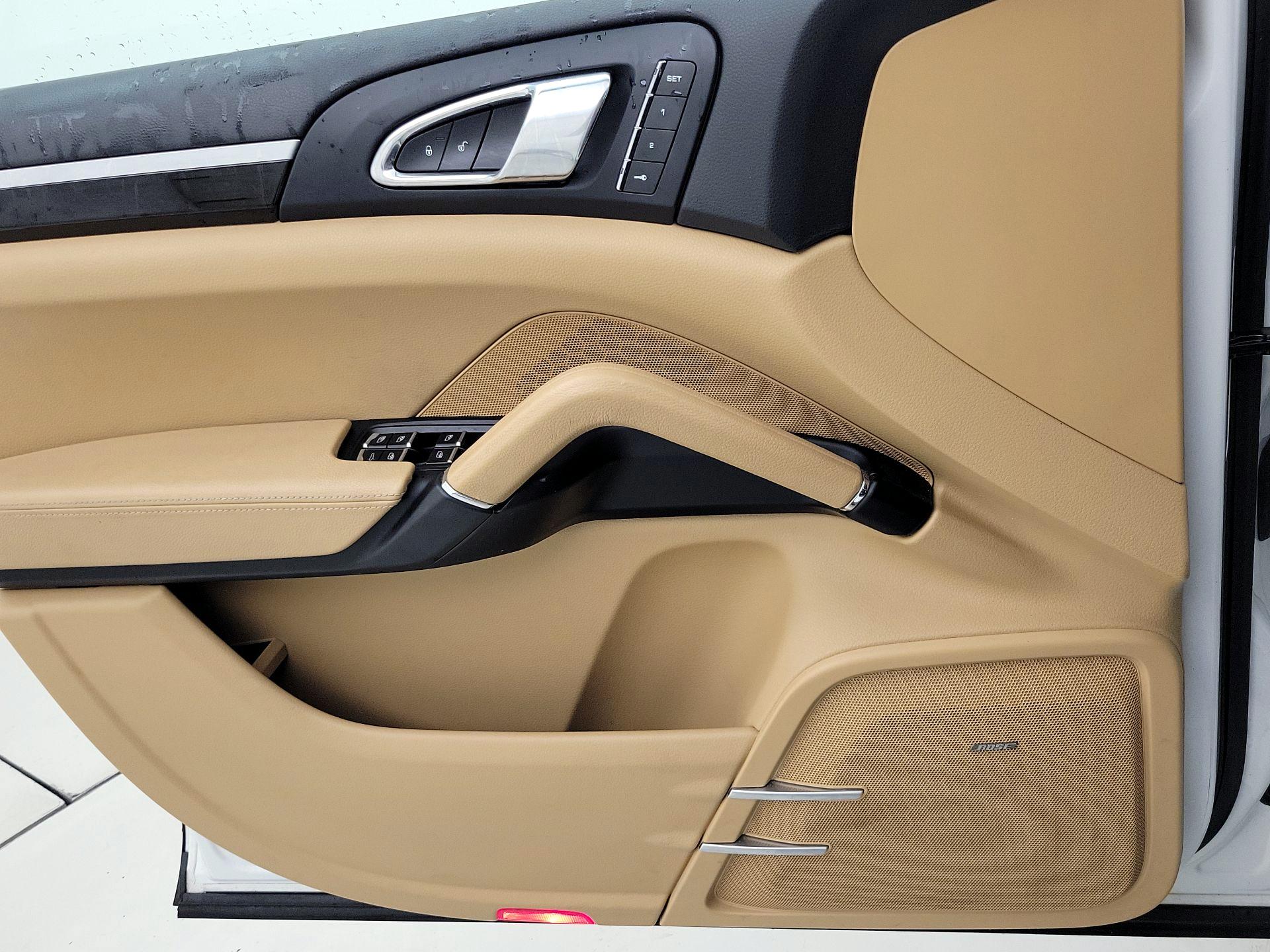 Thumbnail: 2016 Porsche Cayenne - 12