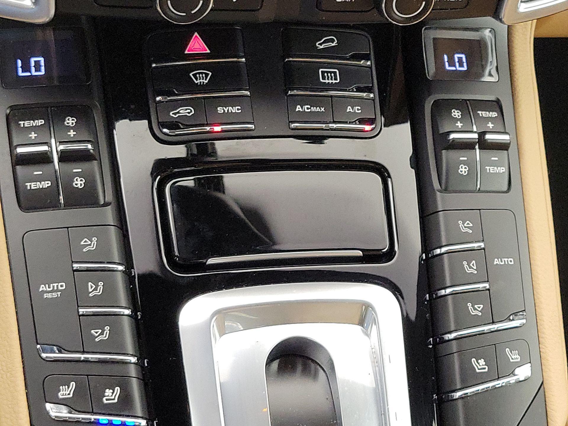 Thumbnail: 2016 Porsche Cayenne - 17