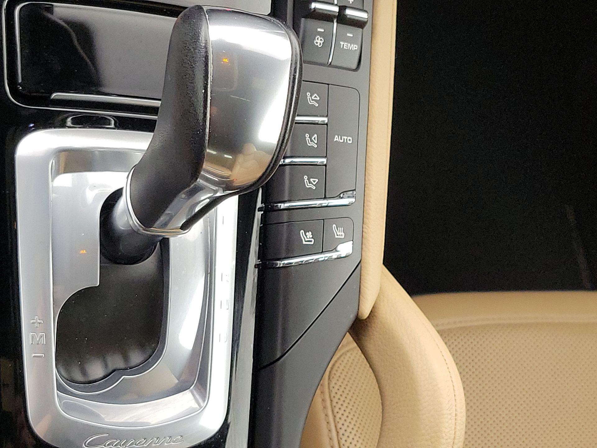 Thumbnail: 2016 Porsche Cayenne - 18