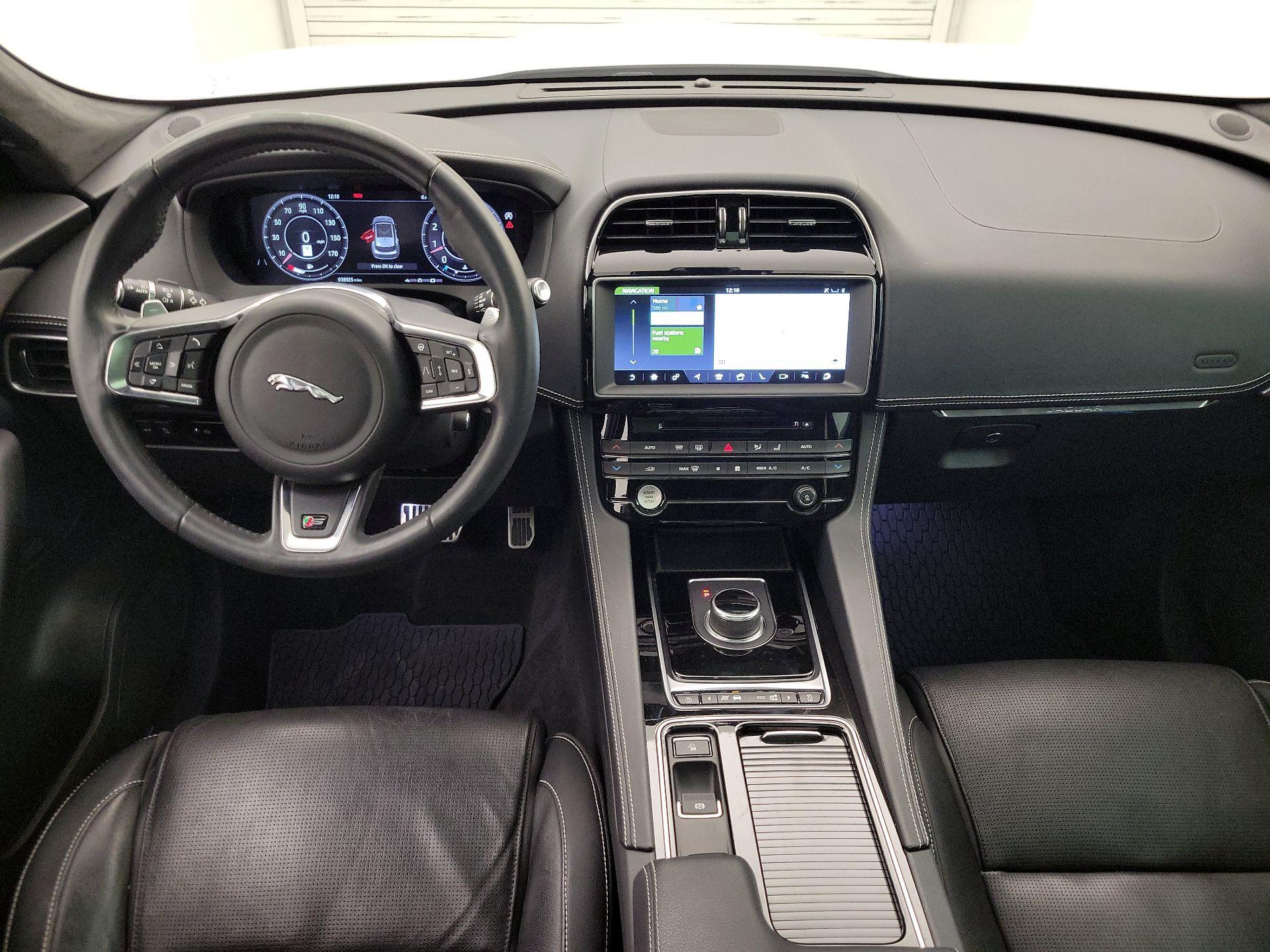 Thumbnail: 2019 Jaguar F-Pace - 9