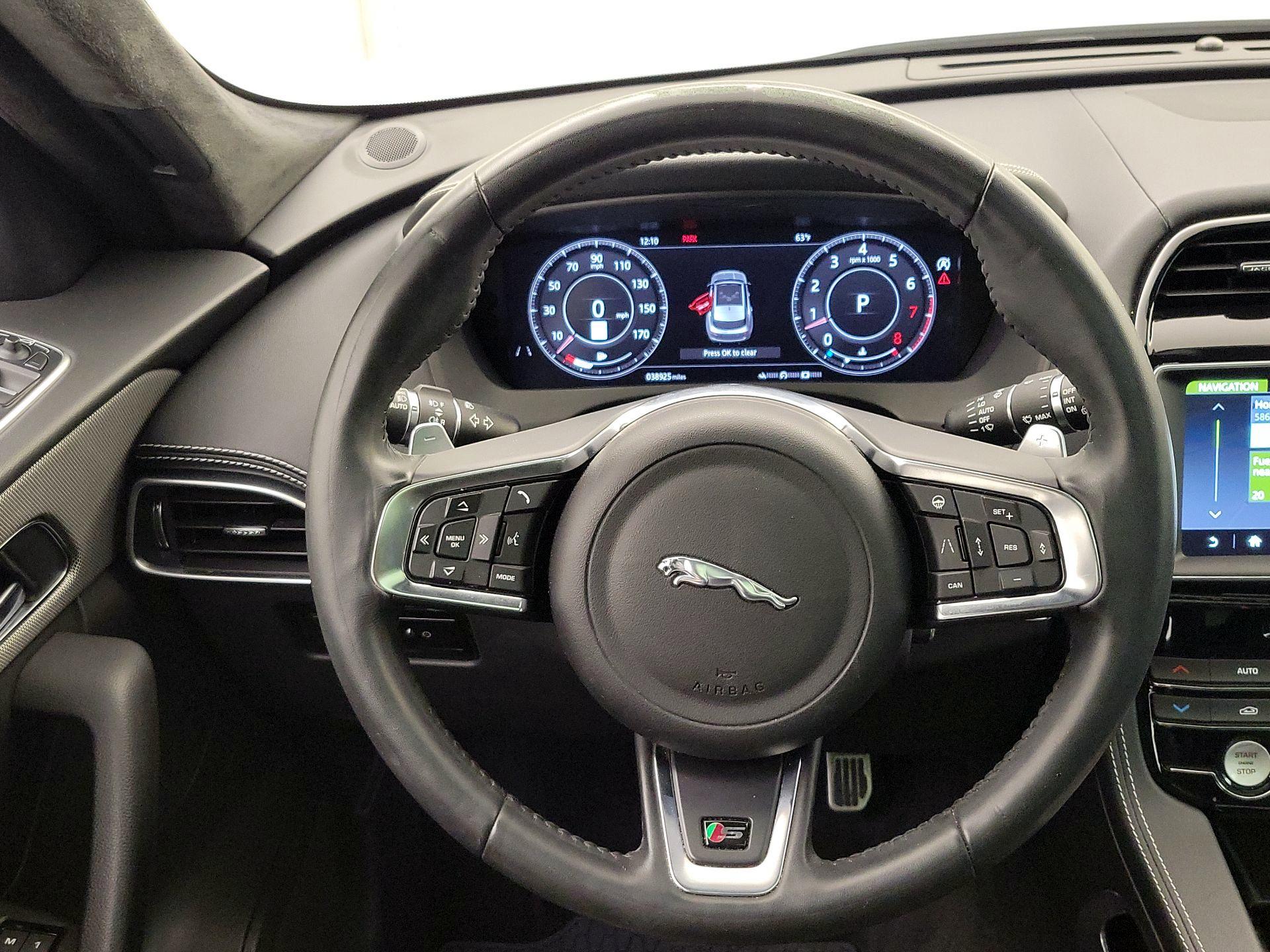 Thumbnail: 2019 Jaguar F-Pace - 10