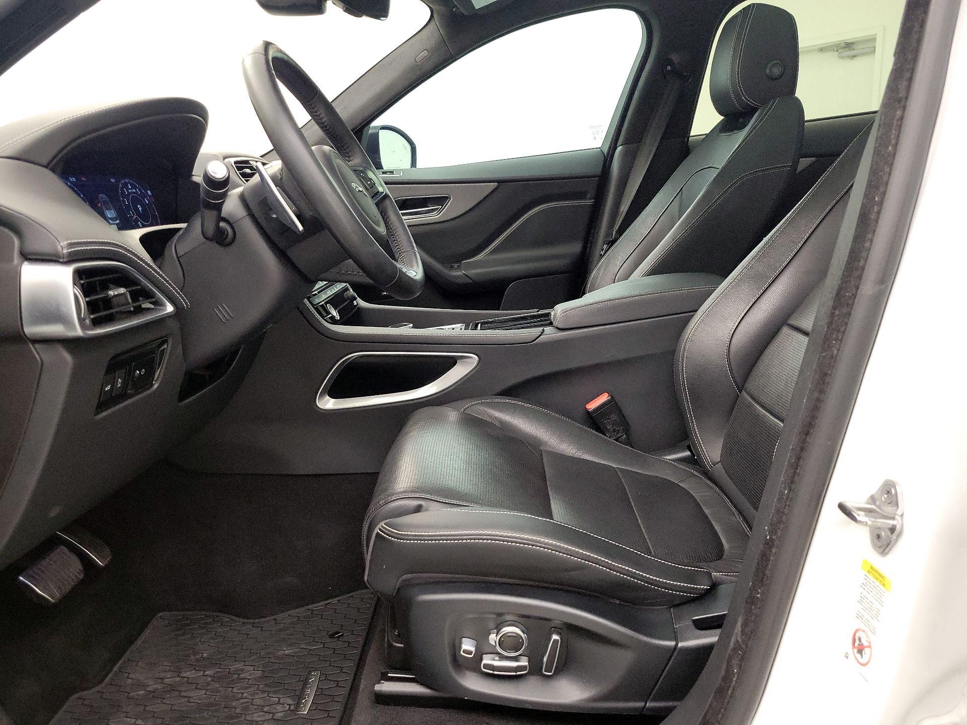 Thumbnail: 2019 Jaguar F-Pace - 11