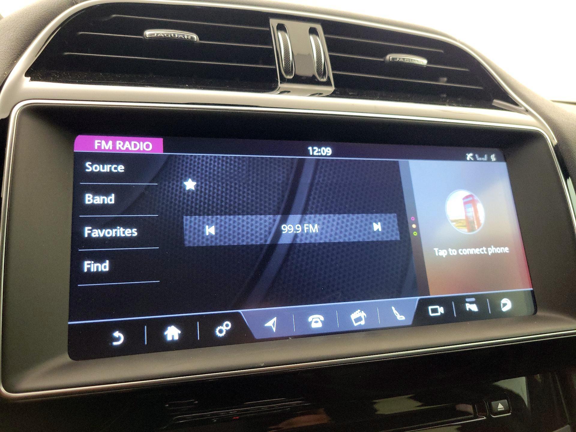 Thumbnail: 2019 Jaguar F-Pace - 16