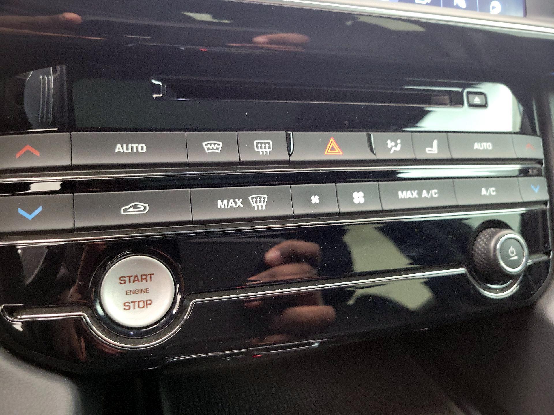 Thumbnail: 2019 Jaguar F-Pace - 17