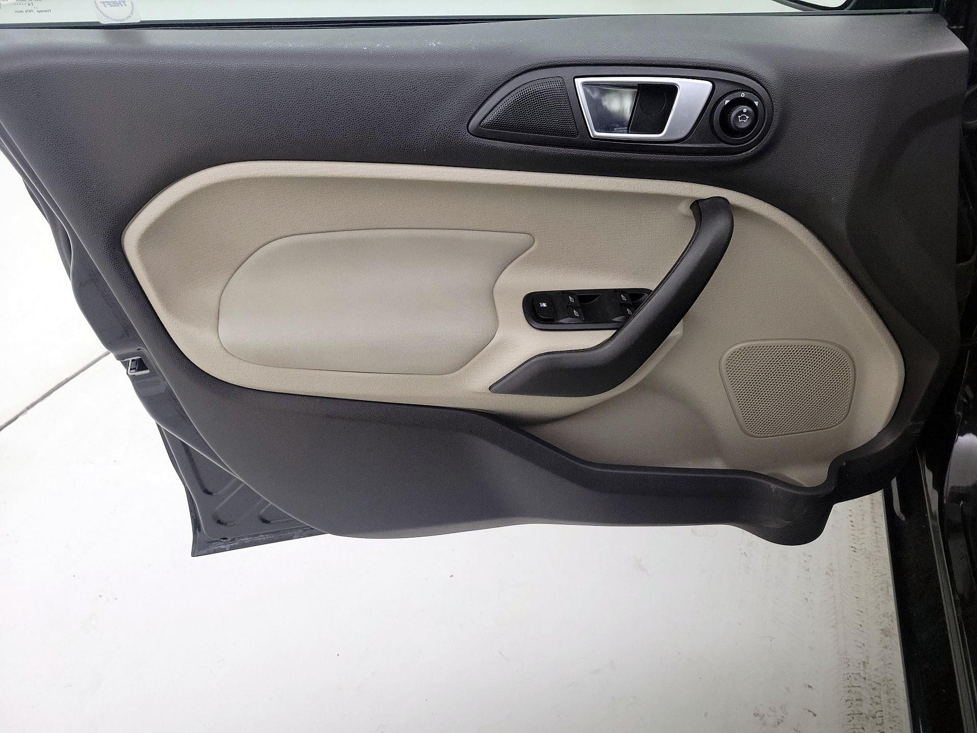 Thumbnail: 2015 Ford Fiesta - 12