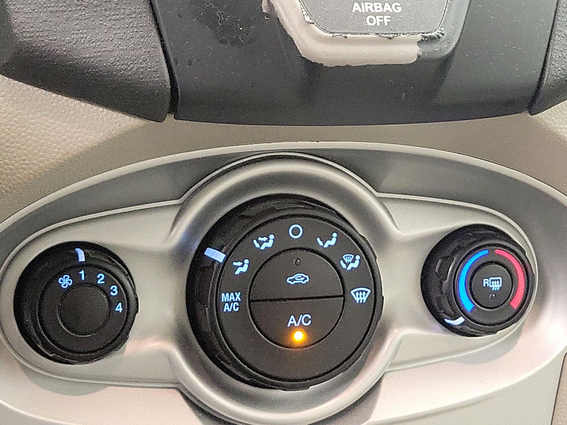 Thumbnail: 2015 Ford Fiesta - 15