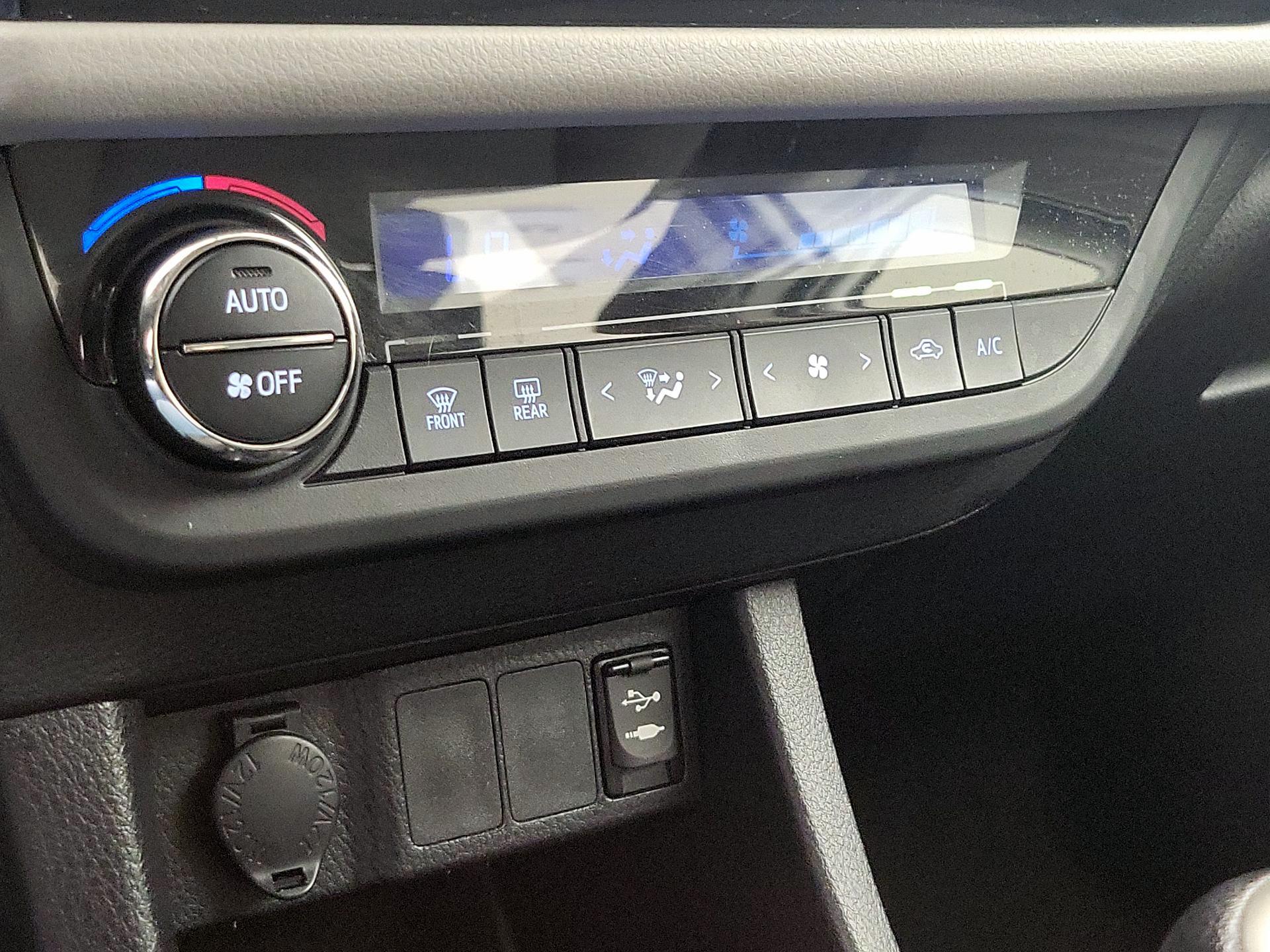 Thumbnail: 2015 Toyota Corolla - 16