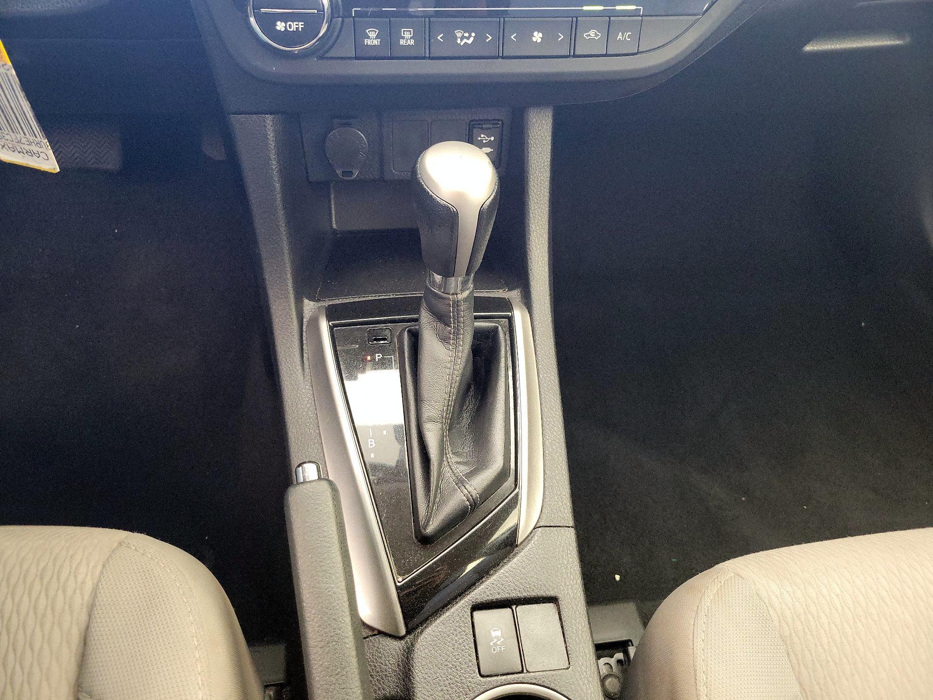 Thumbnail: 2015 Toyota Corolla - 17