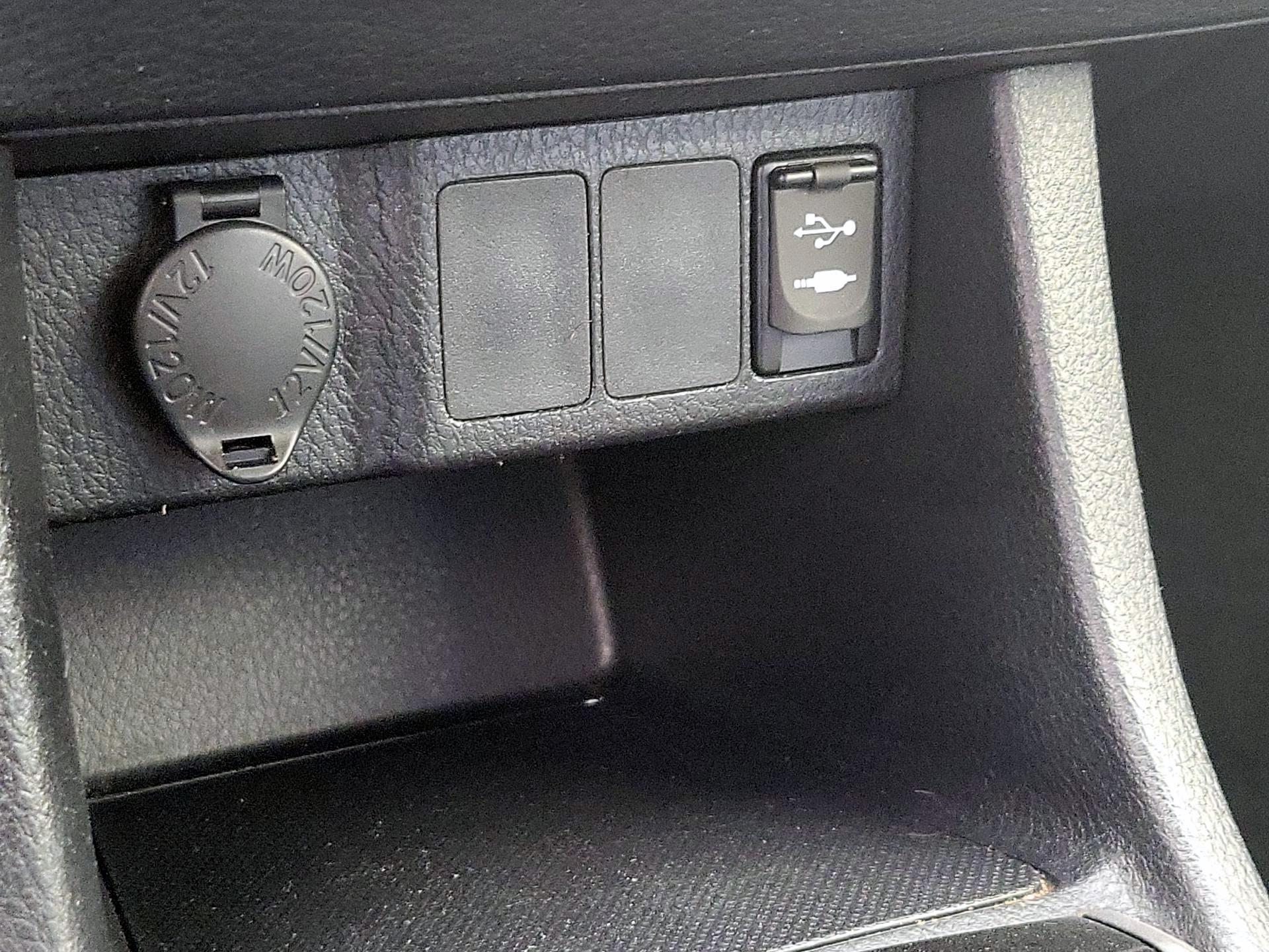 Thumbnail: 2015 Toyota Corolla - 18