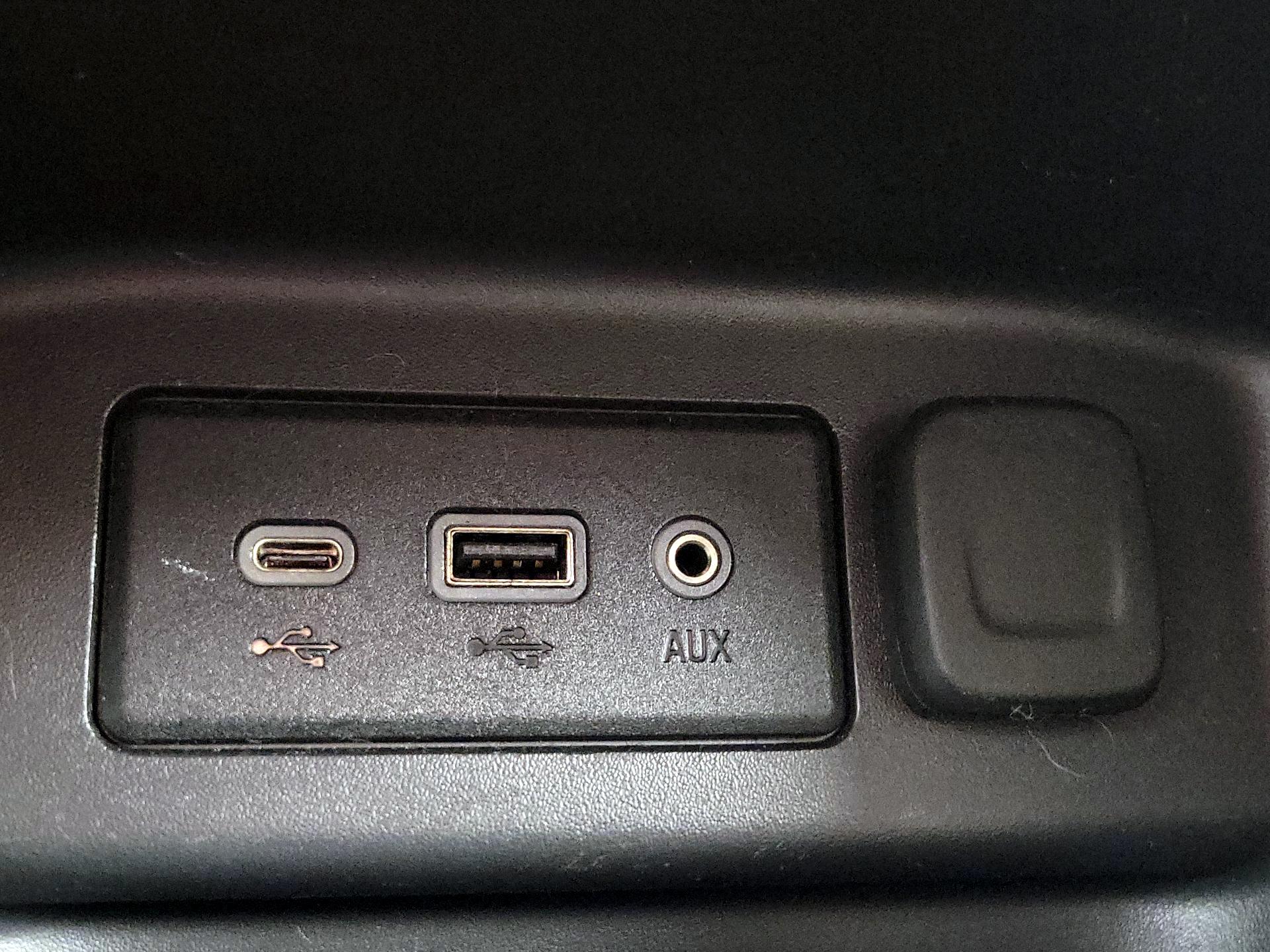 Thumbnail: 2020 Chevrolet Equinox - 18