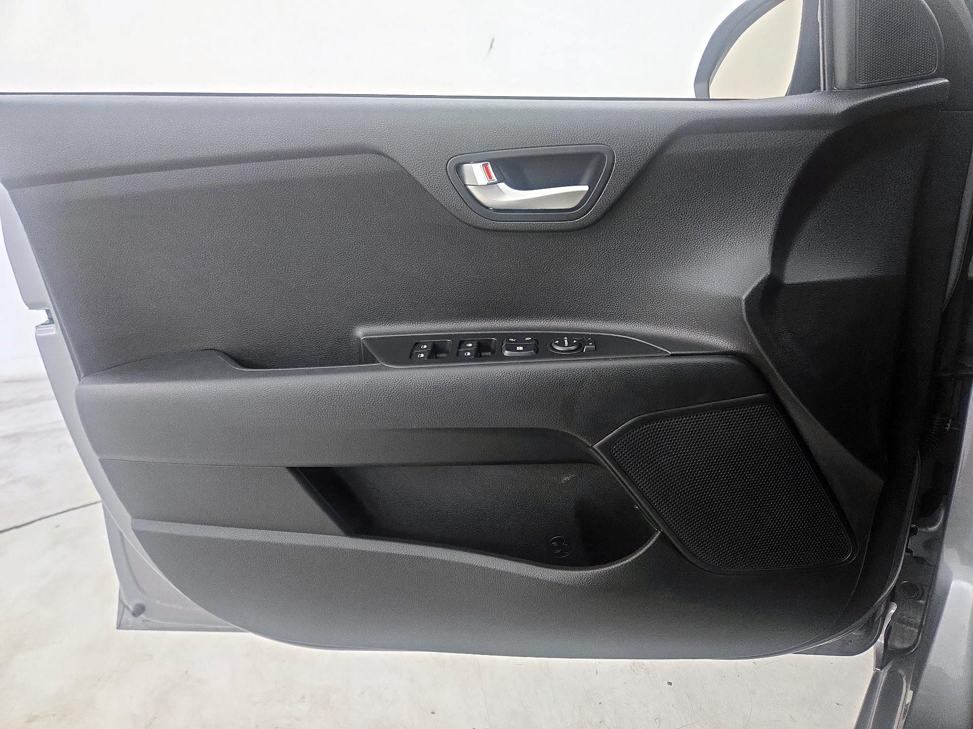 Thumbnail: 2023 Kia Rio - 12