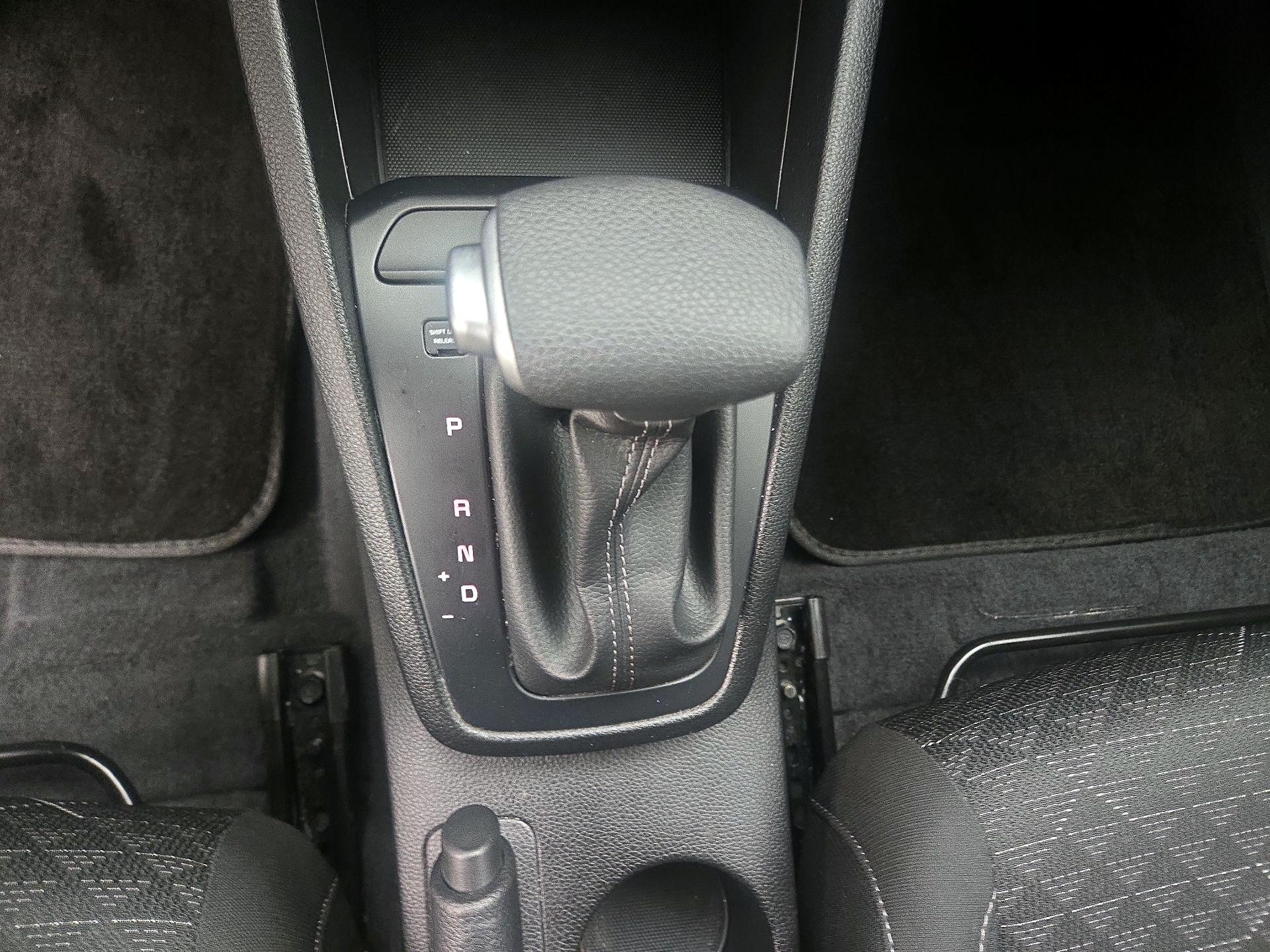 Thumbnail: 2023 Kia Rio - 17