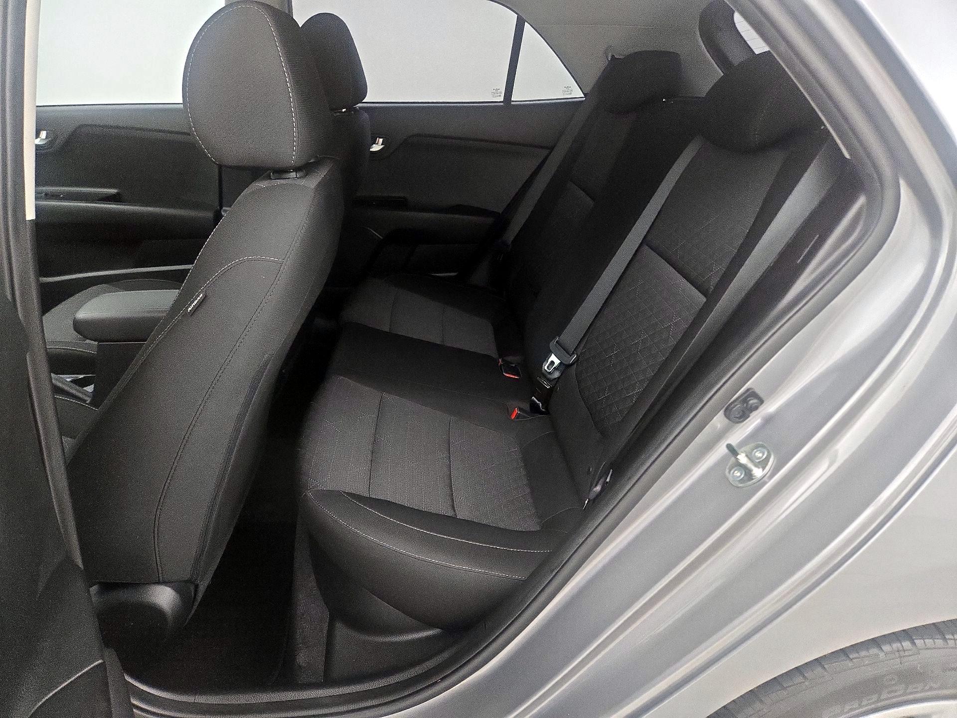 Thumbnail: 2023 Kia Rio - 19