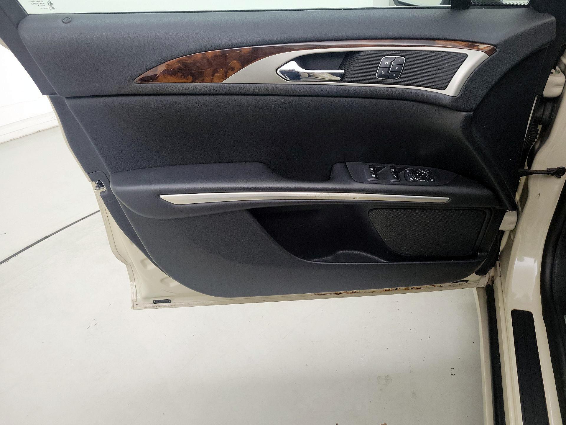 Thumbnail: 2015 Lincoln MKZ - 12