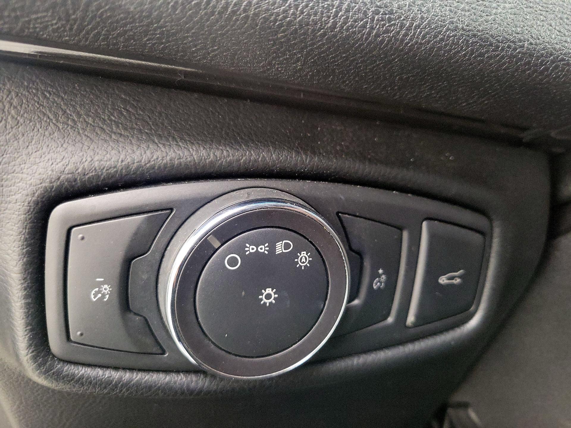 Thumbnail: 2015 Lincoln MKZ - 13