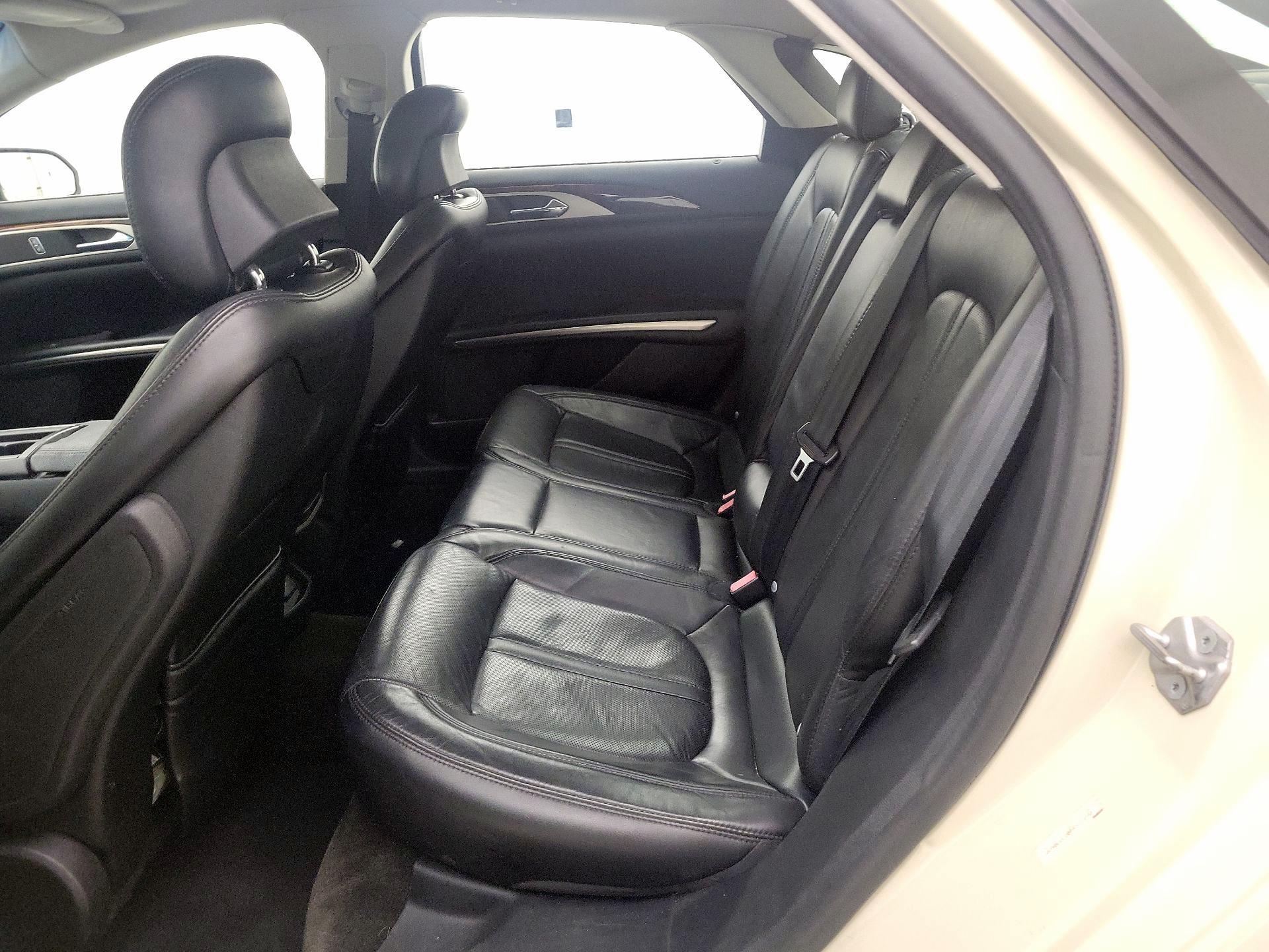 Thumbnail: 2015 Lincoln MKZ - 20