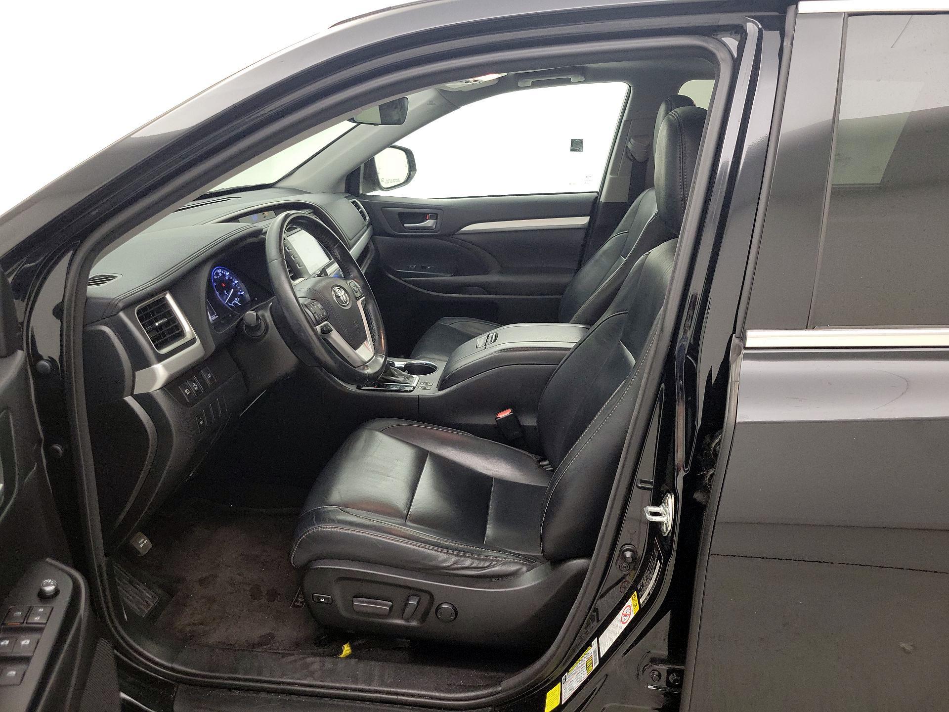 Thumbnail: 2017 Toyota Highlander - 11