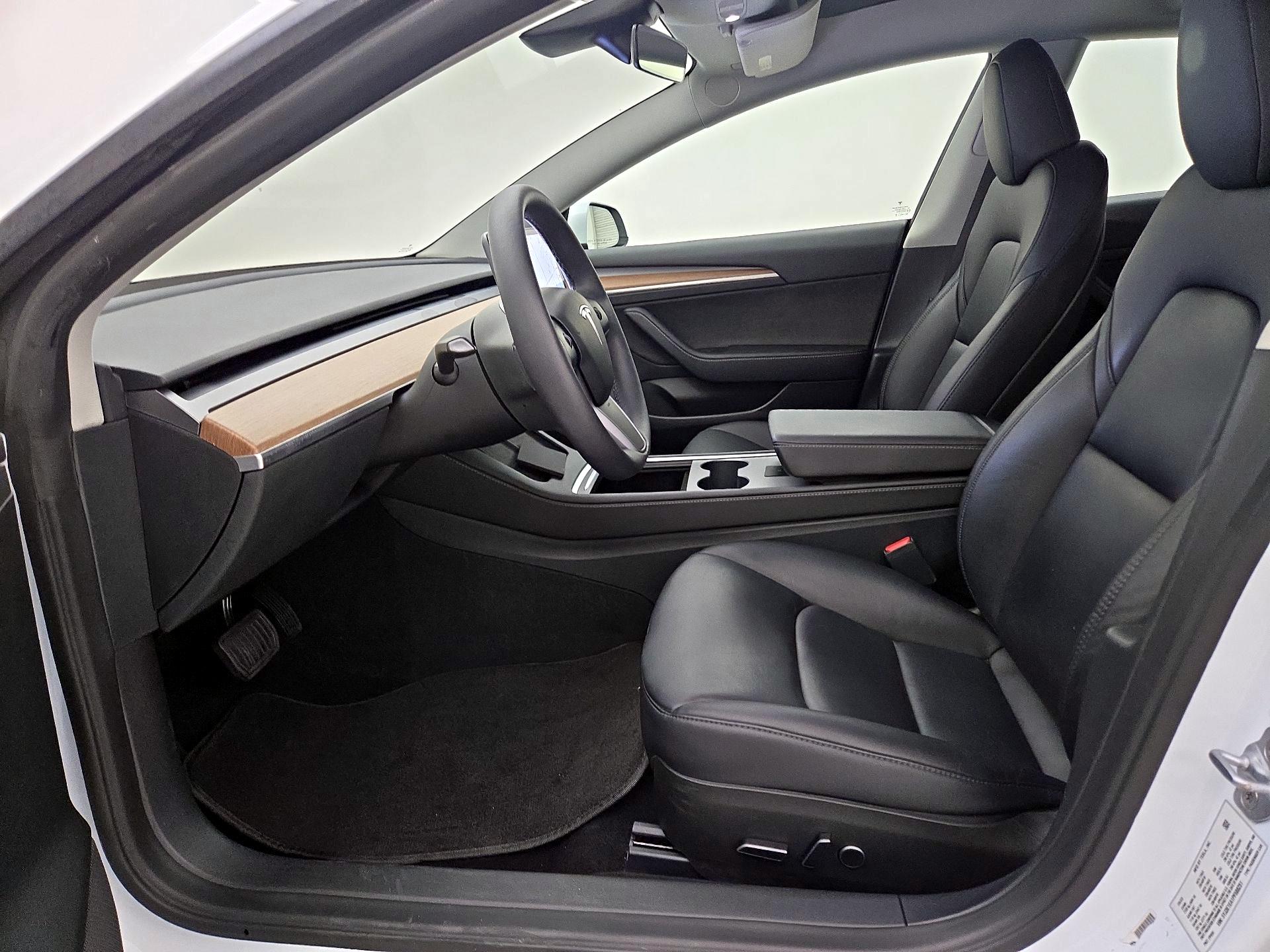 Thumbnail: 2023 Tesla Model 3 - 11