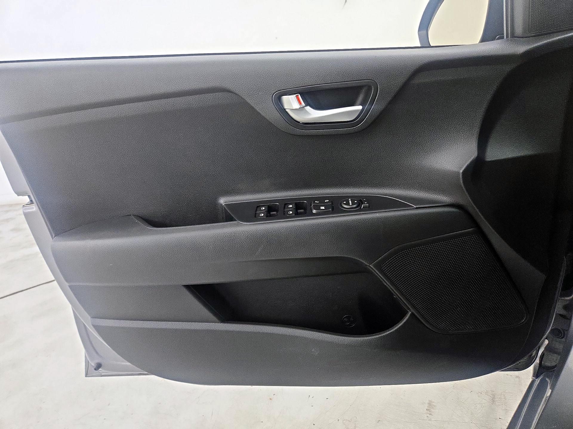 Thumbnail: 2023 Kia Rio - 12