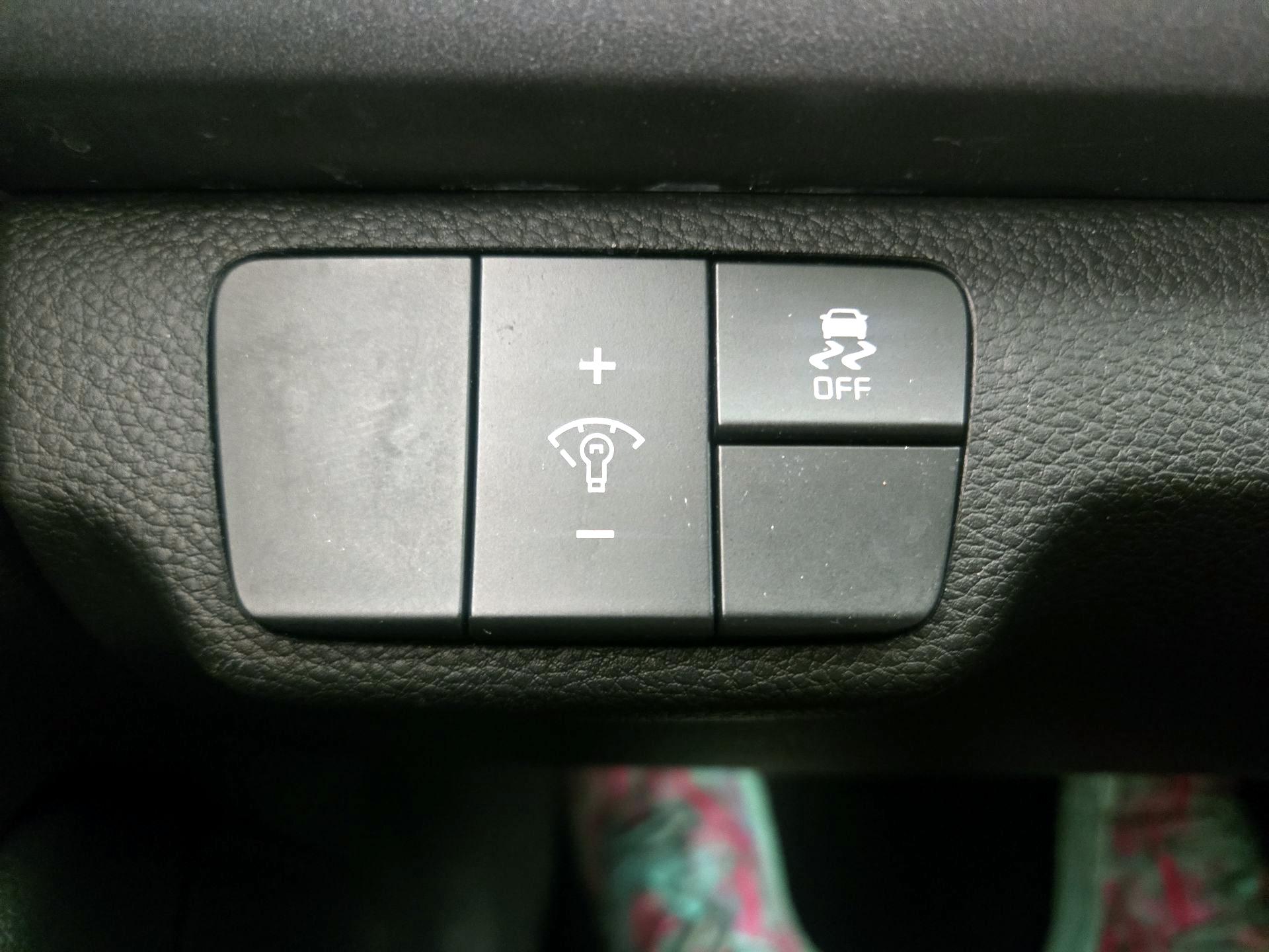 Thumbnail: 2023 Kia Rio - 13