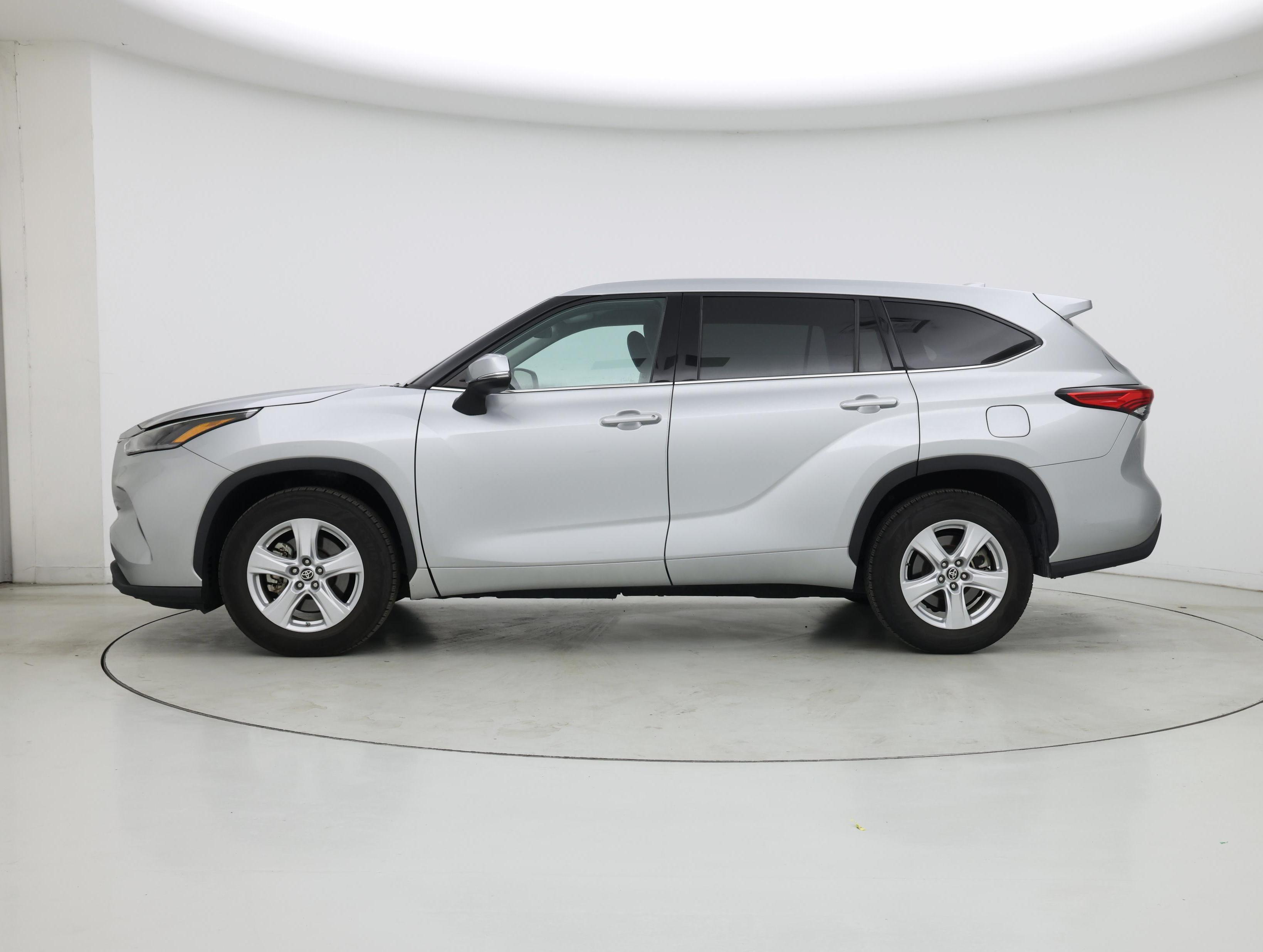 Thumbnail: 2021 Toyota Highlander - 3