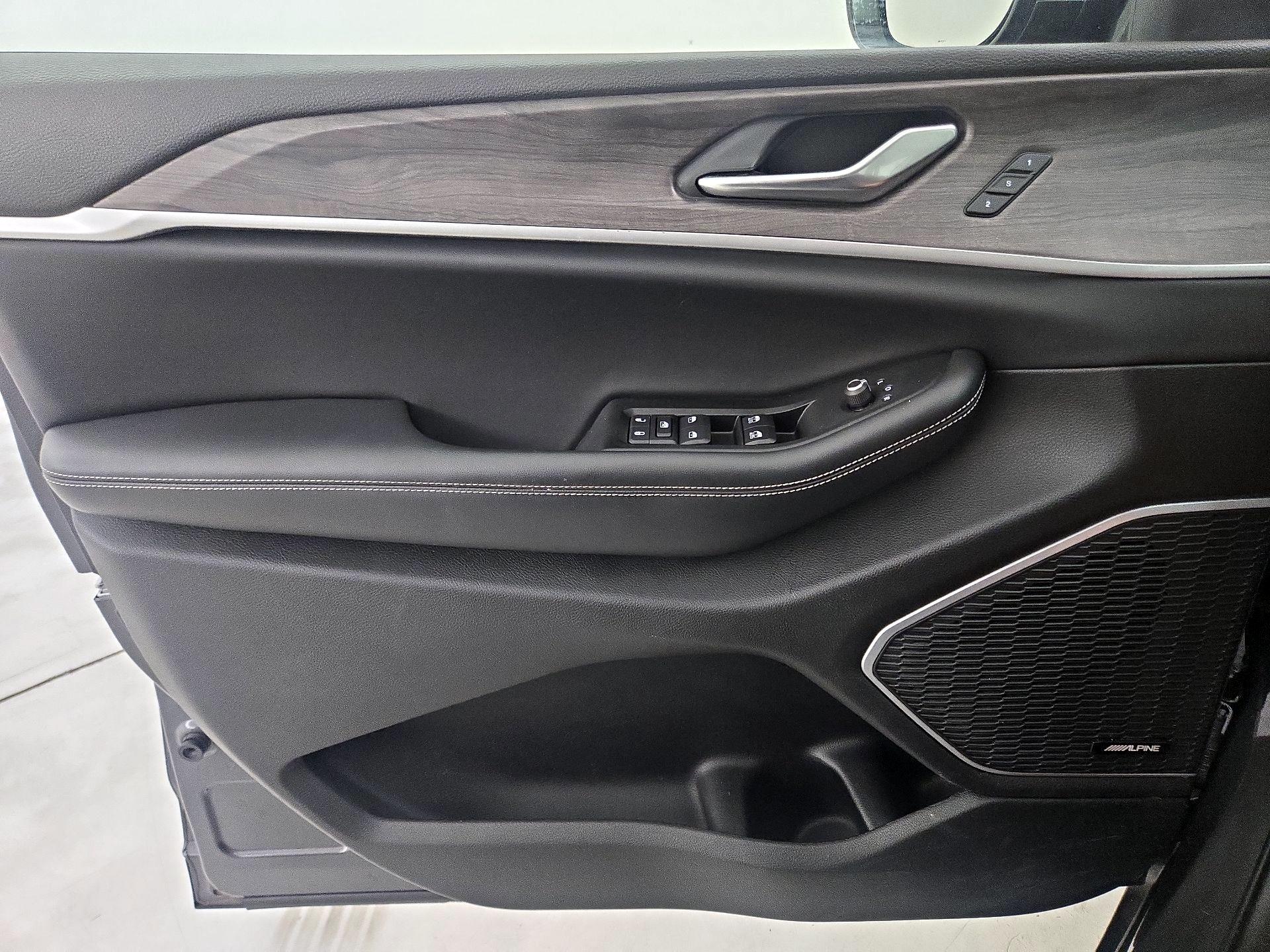 Thumbnail: 2022 Jeep Grand Cherokee - 12