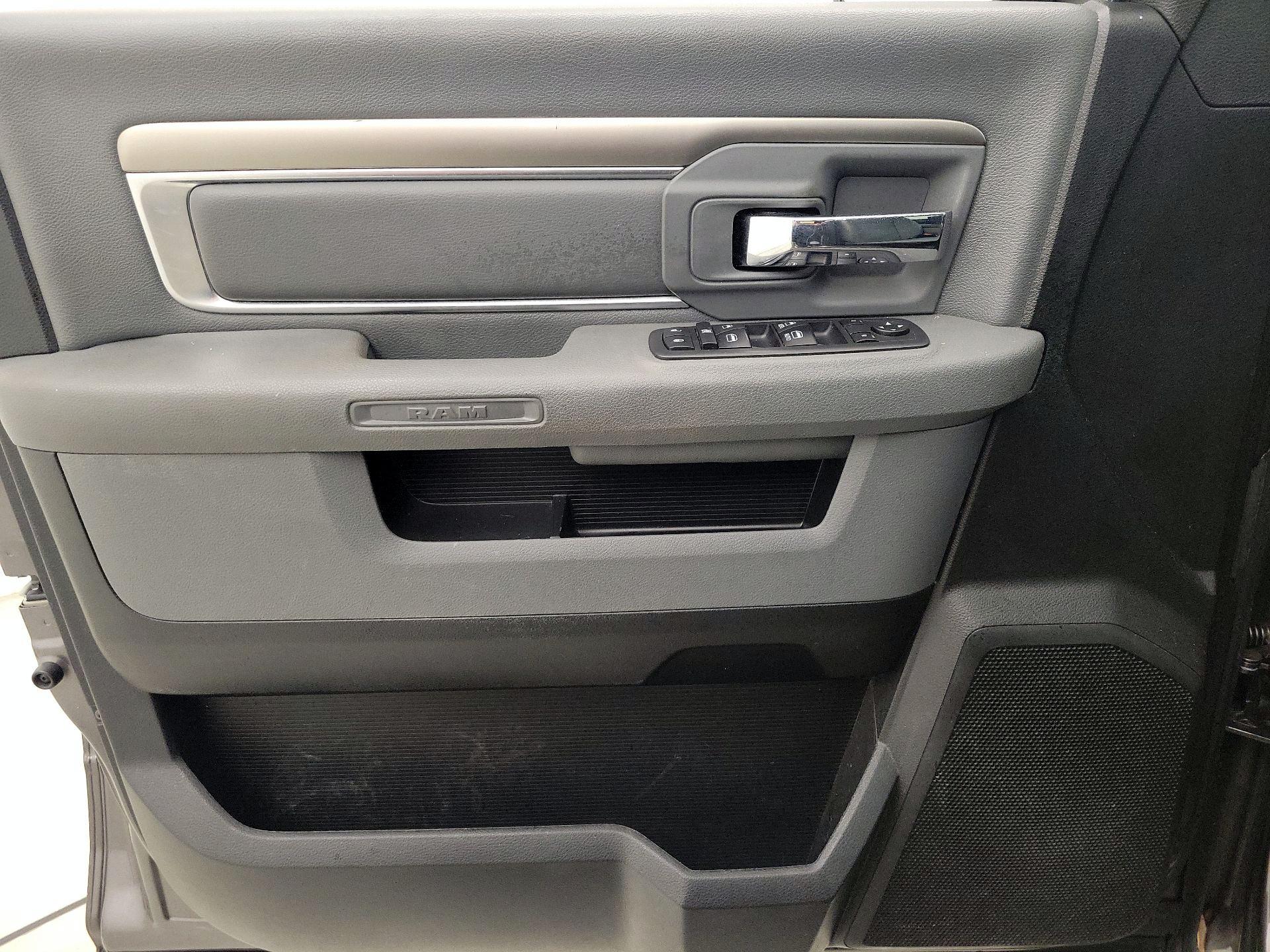 Thumbnail: 2019 RAM 1500 Classic - 12