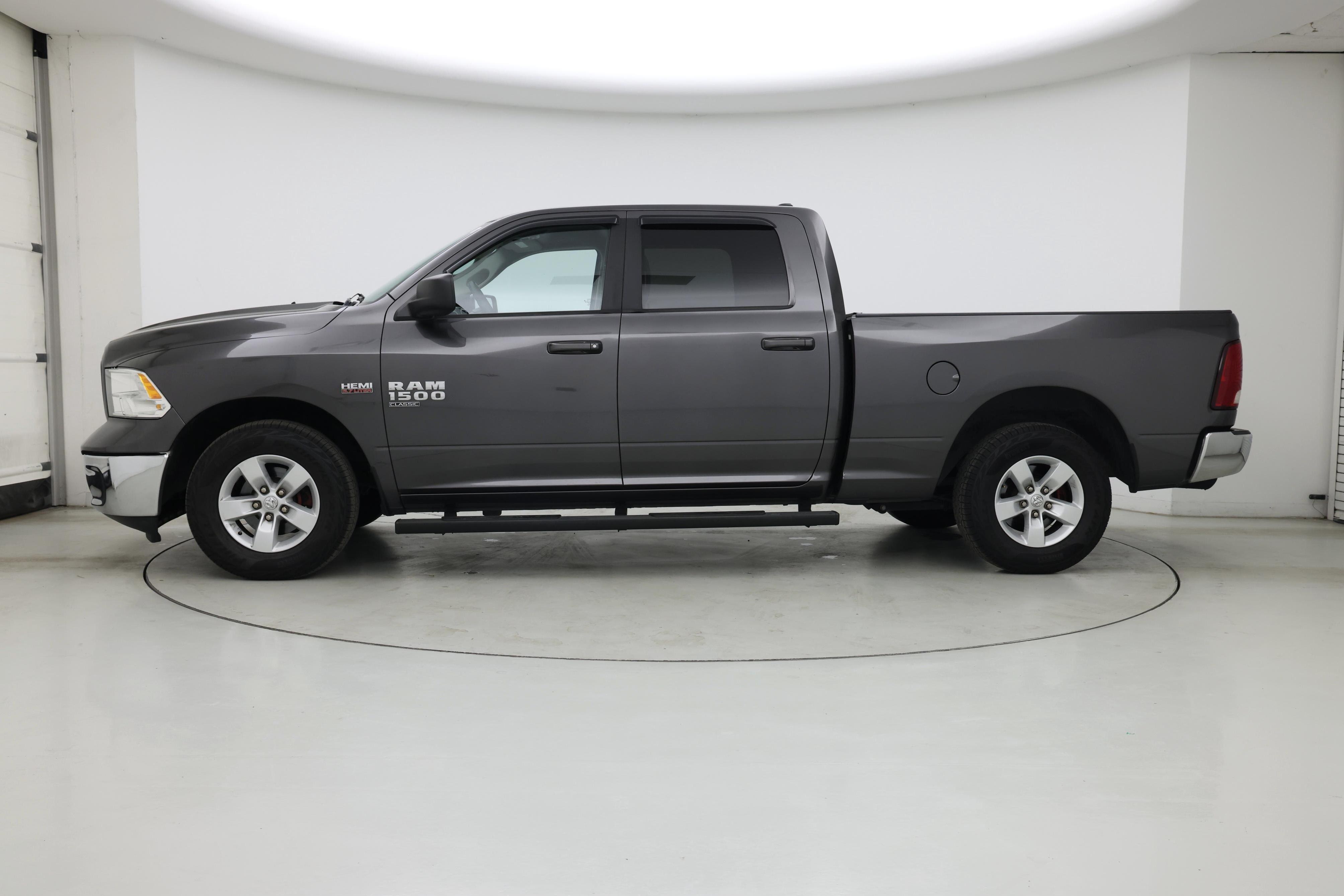 Thumbnail: 2019 RAM 1500 Classic - 3