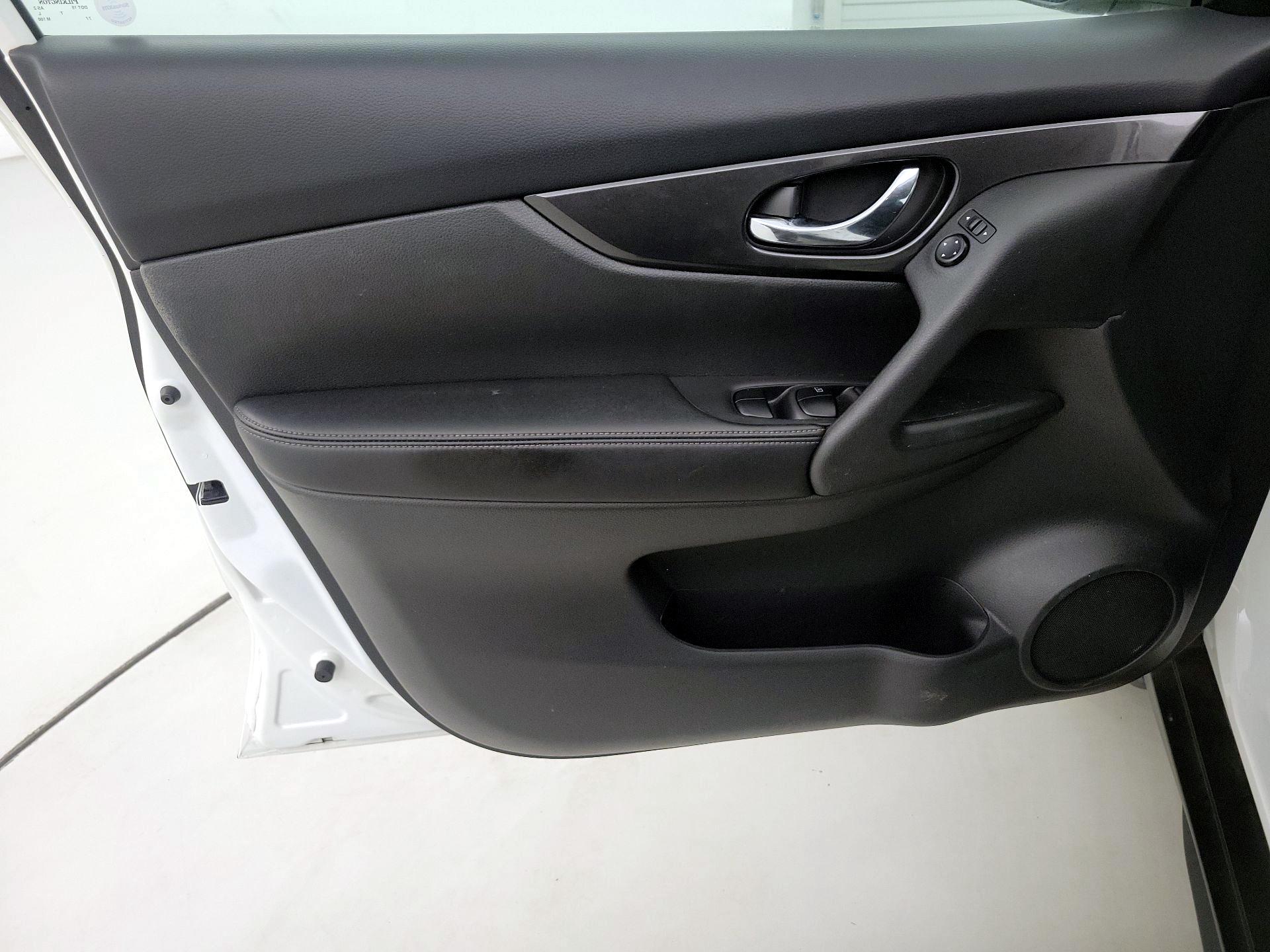 Thumbnail: 2018 Nissan Rogue - 12