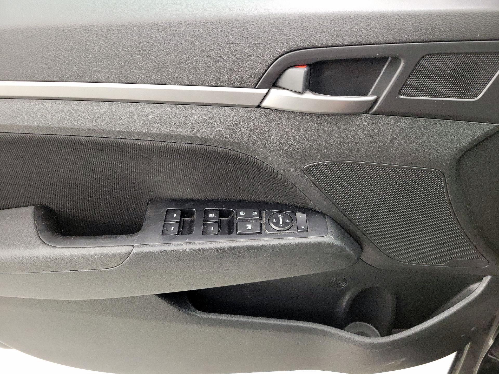 Thumbnail: 2018 Hyundai Elantra - 12