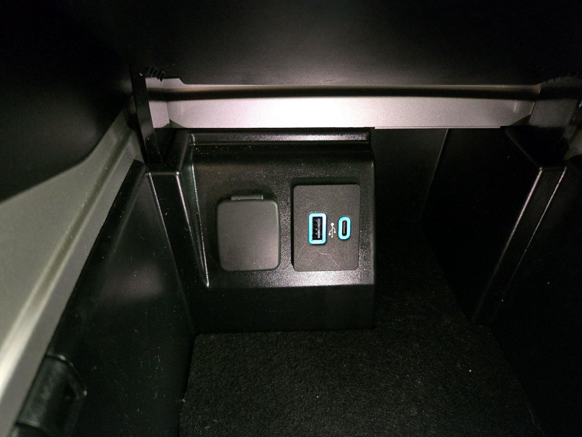 Thumbnail: 2022 Ford Explorer - 18