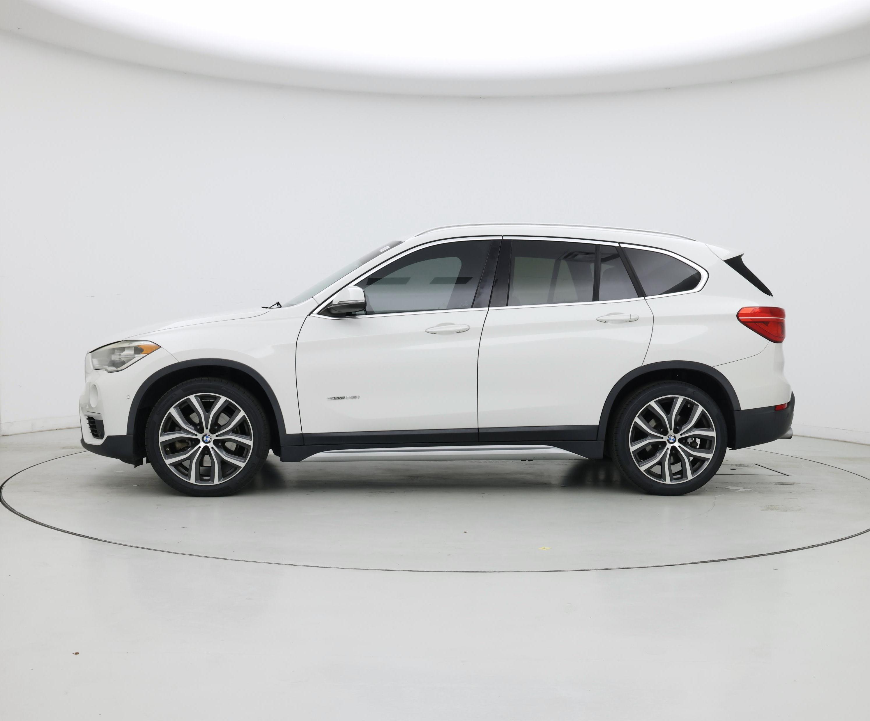 Thumbnail: 2017 BMW X1 - 3