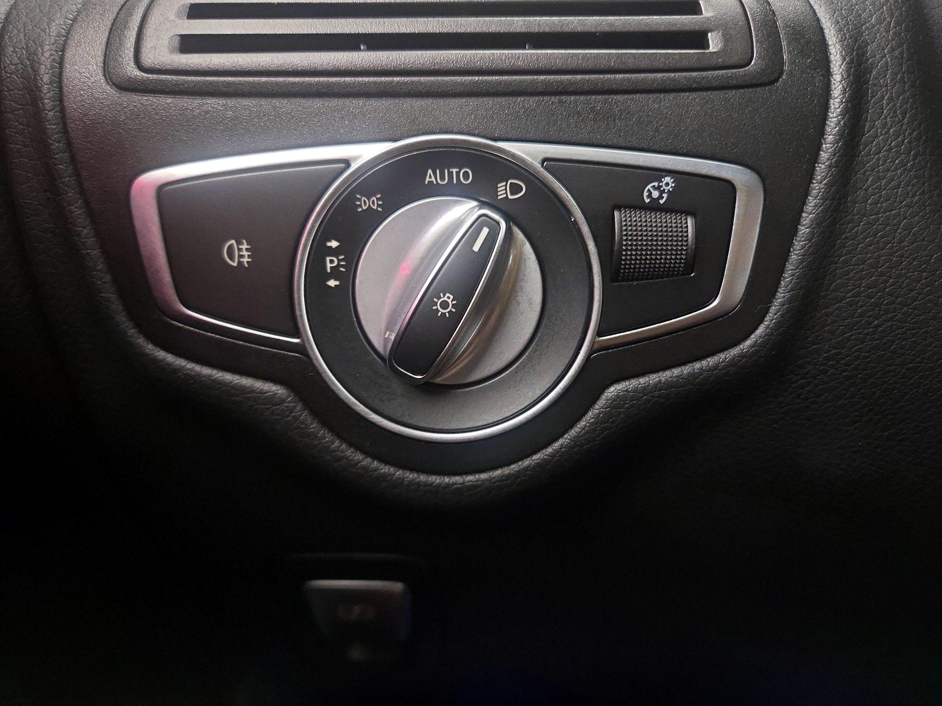 Thumbnail: 2021 Mercedes-Benz GLC - 13