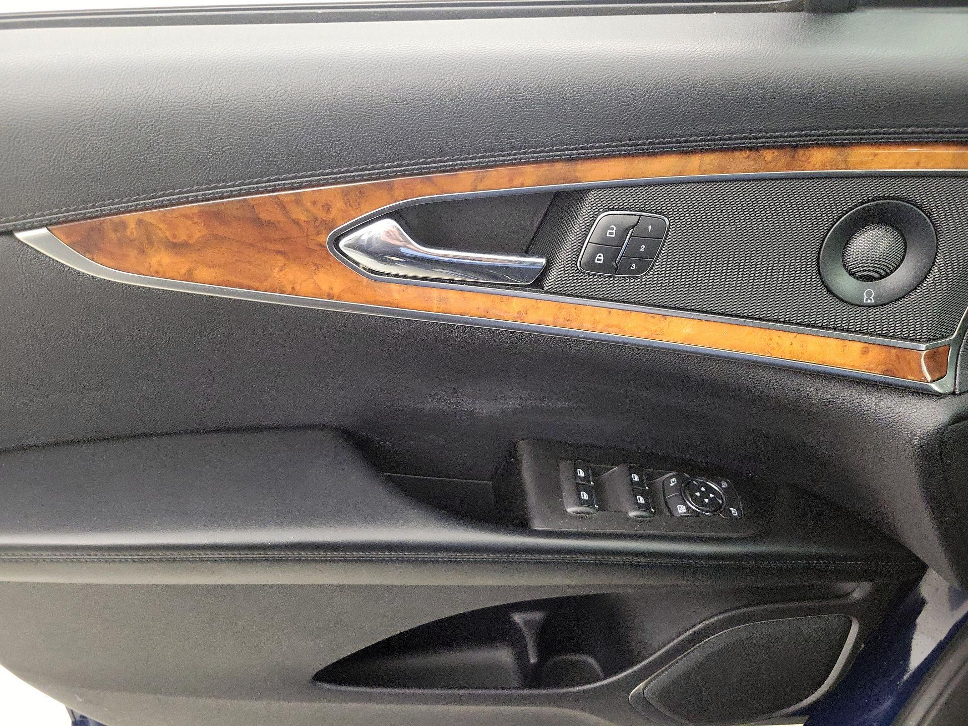 Thumbnail: 2019 Lincoln Nautilus - 12