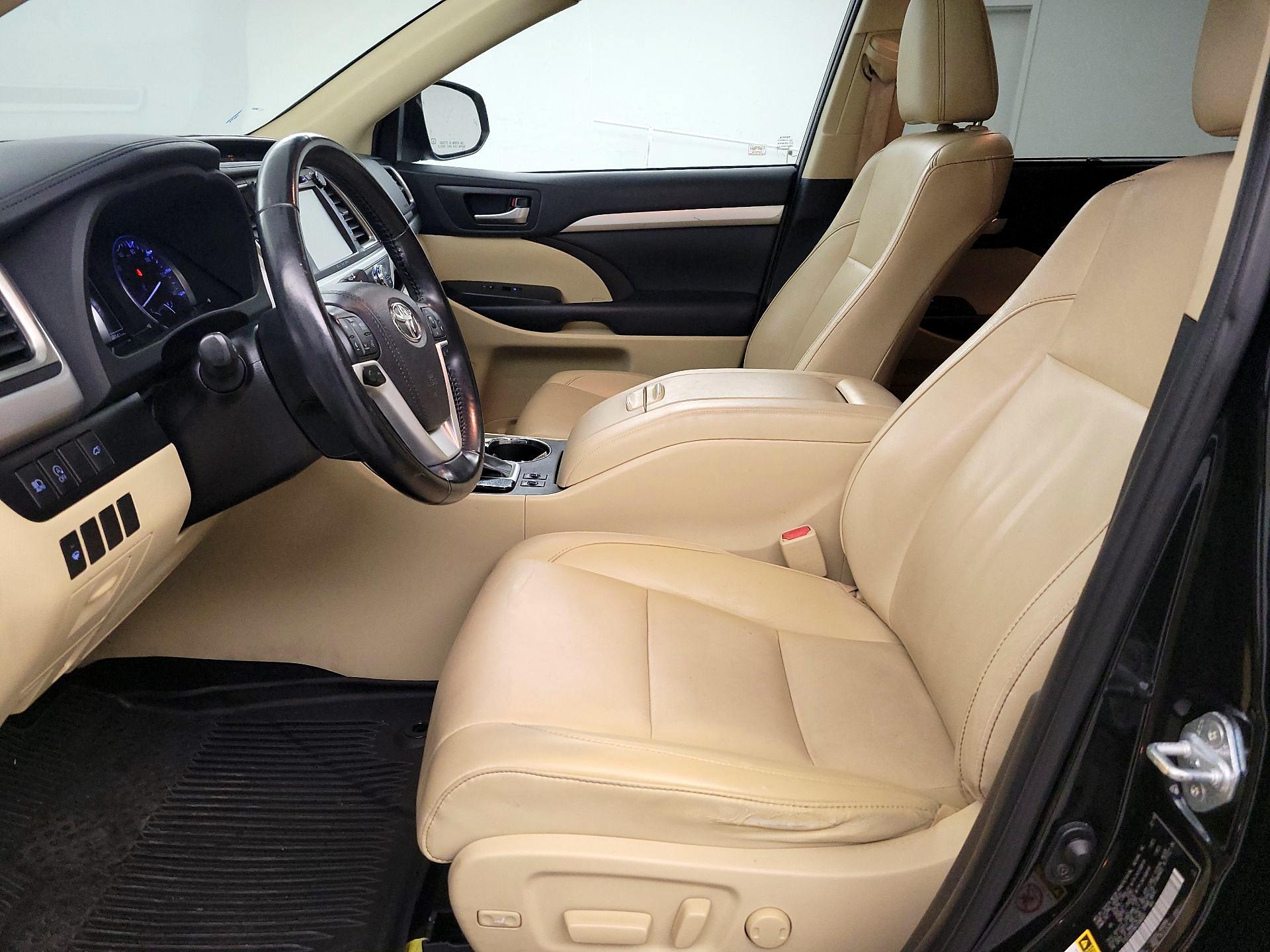 Thumbnail: 2019 Toyota Highlander - 11