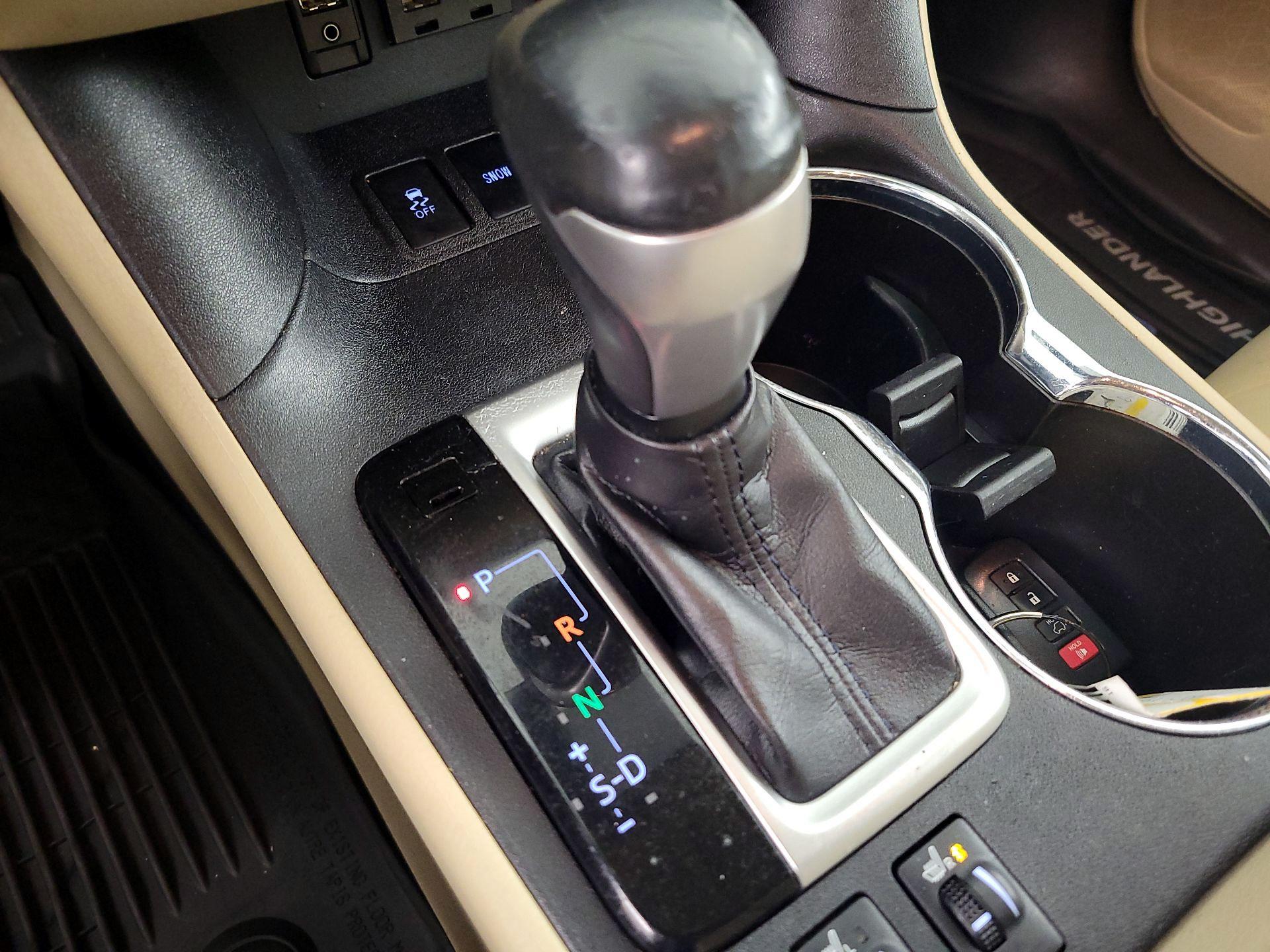 Thumbnail: 2019 Toyota Highlander - 17