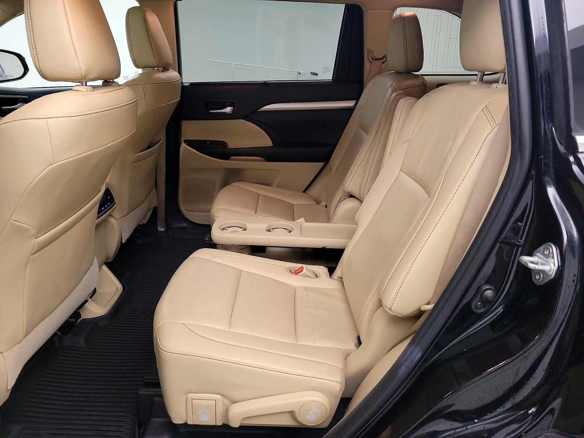 Thumbnail: 2019 Toyota Highlander - 20