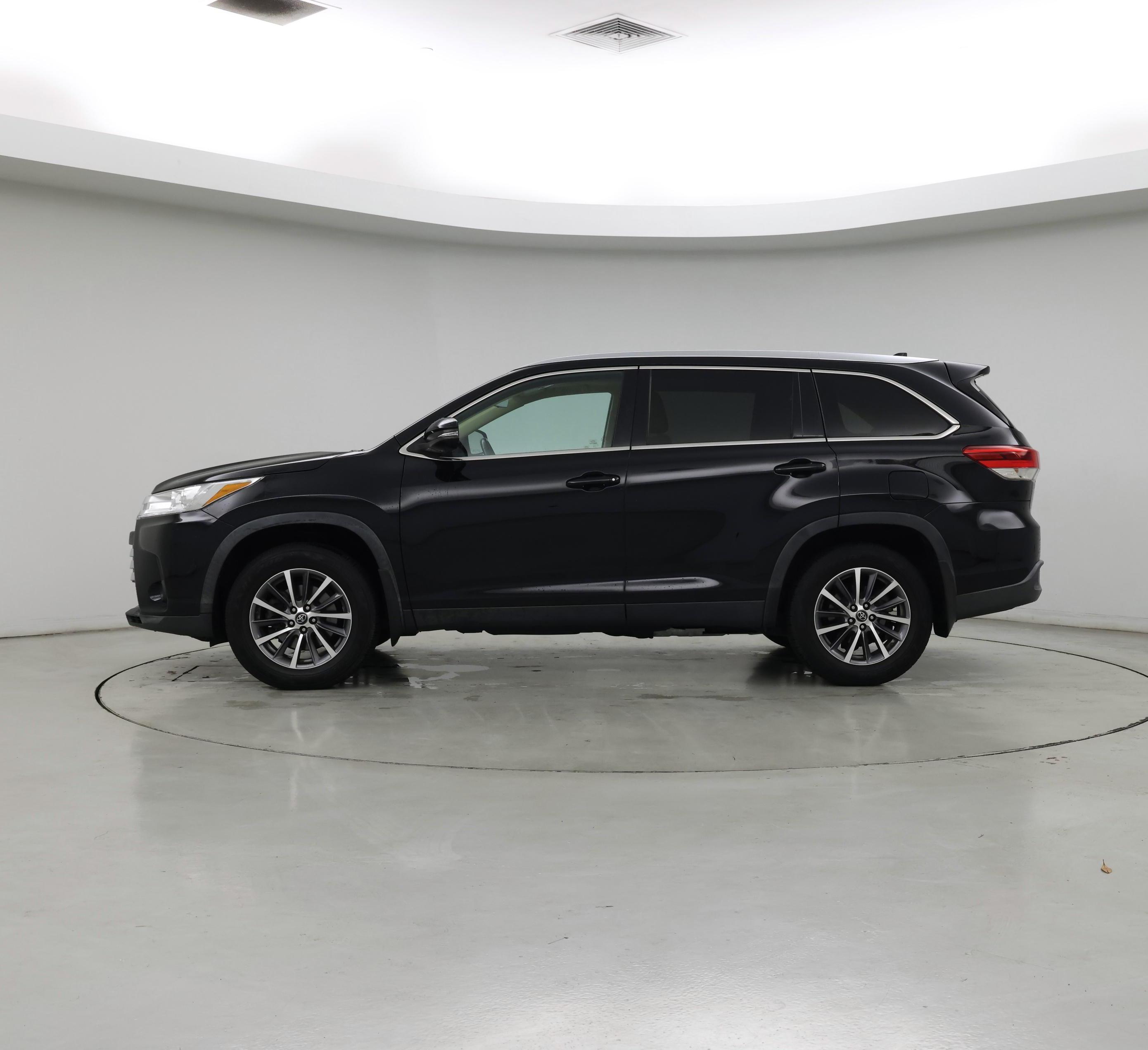 Thumbnail: 2019 Toyota Highlander - 3