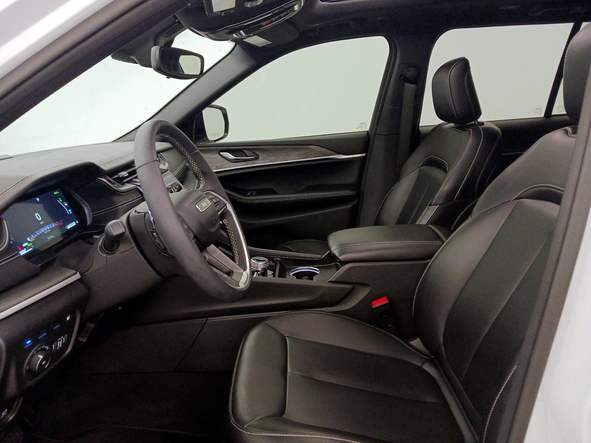 Thumbnail: 2024 Jeep Grand Cherokee - 11