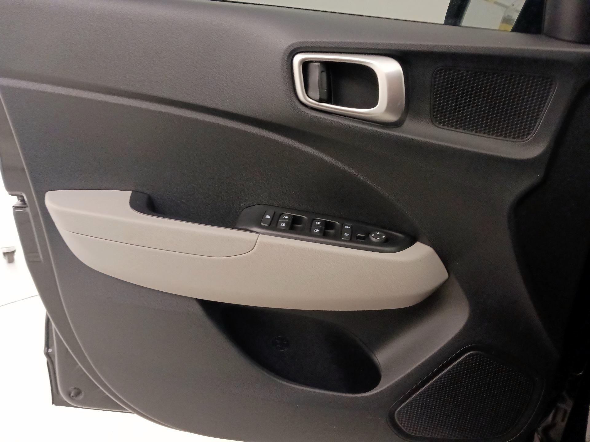 Thumbnail: 2023 Hyundai Venue - 12