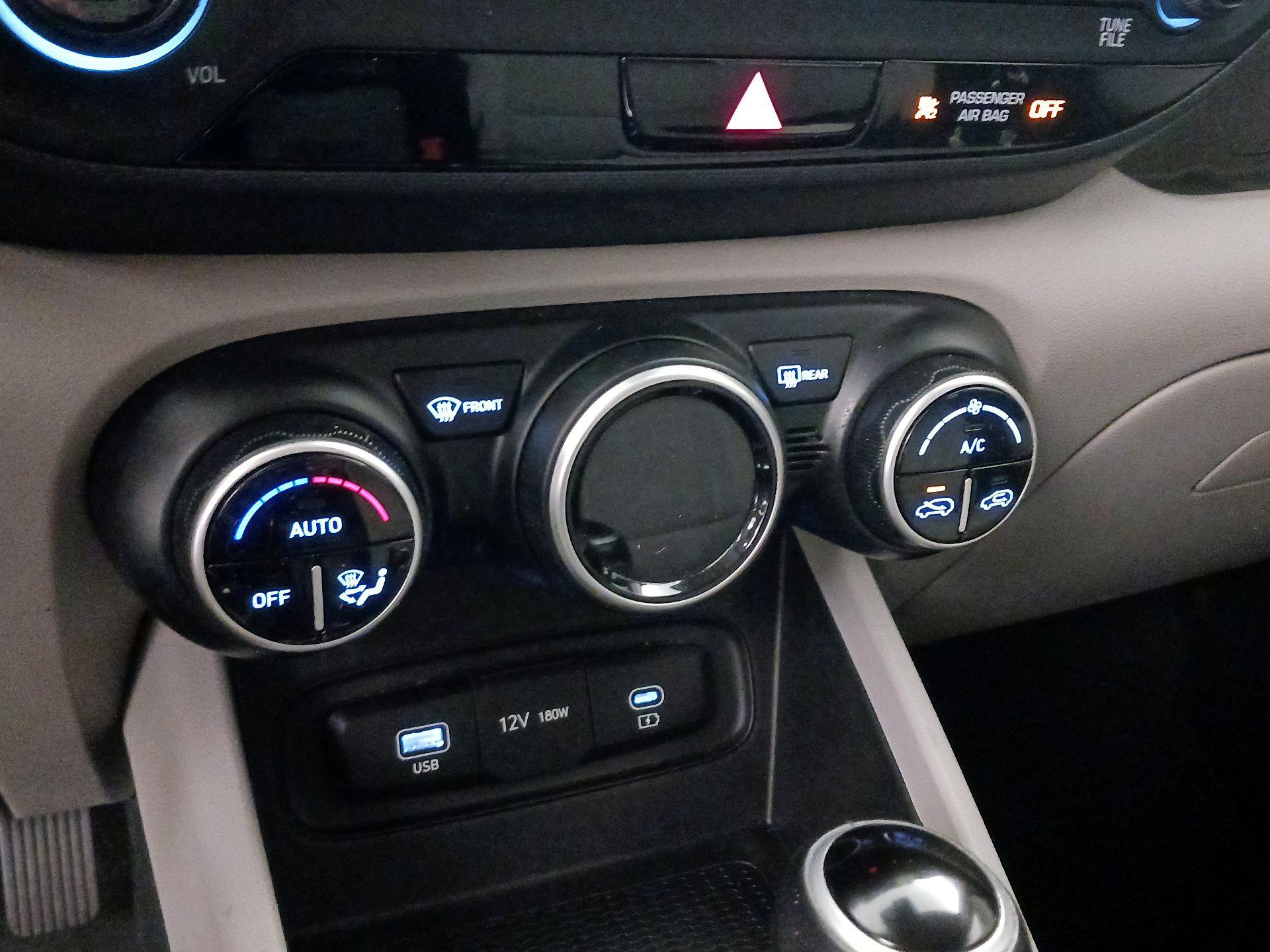 Thumbnail: 2023 Hyundai Venue - 16