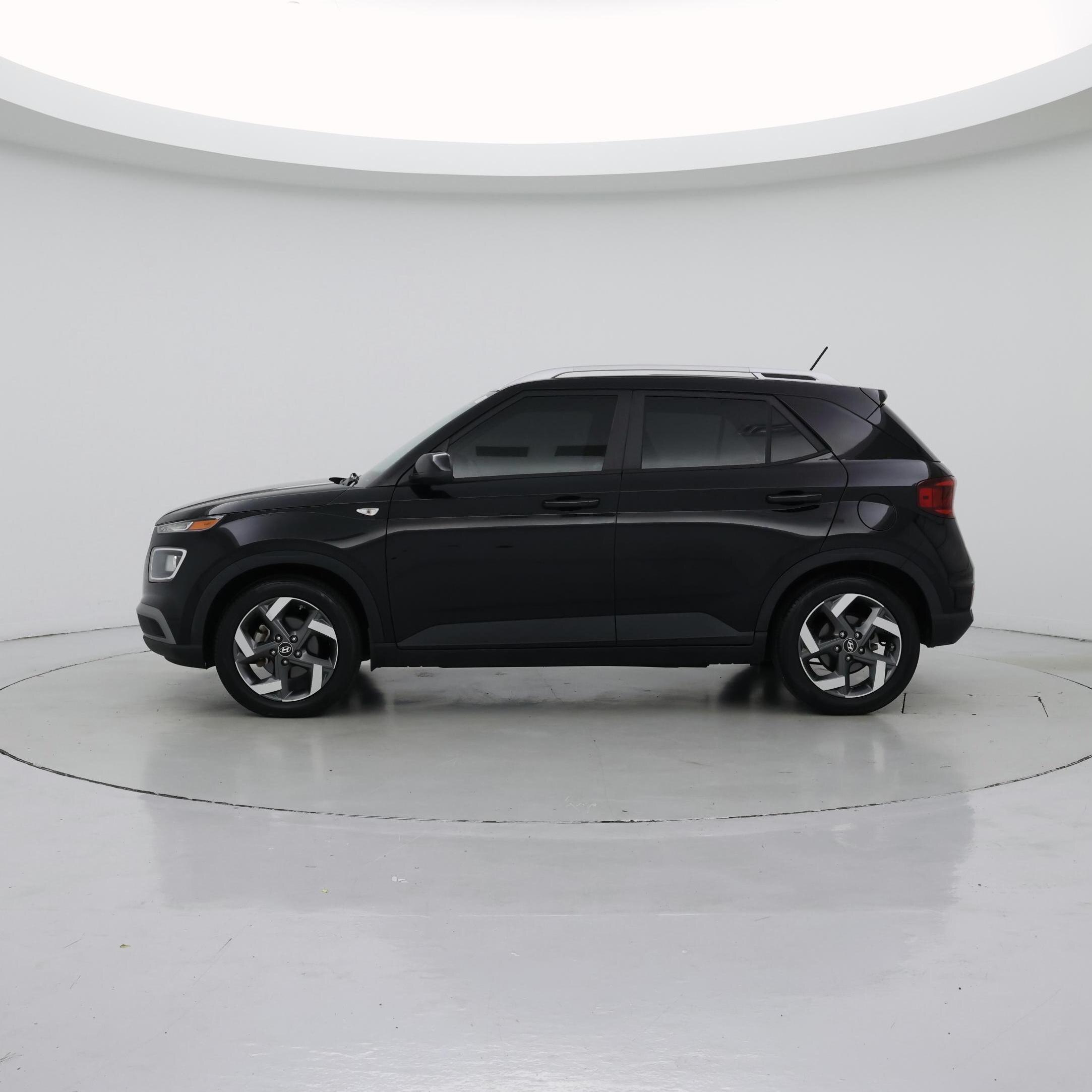 Thumbnail: 2023 Hyundai Venue - 3