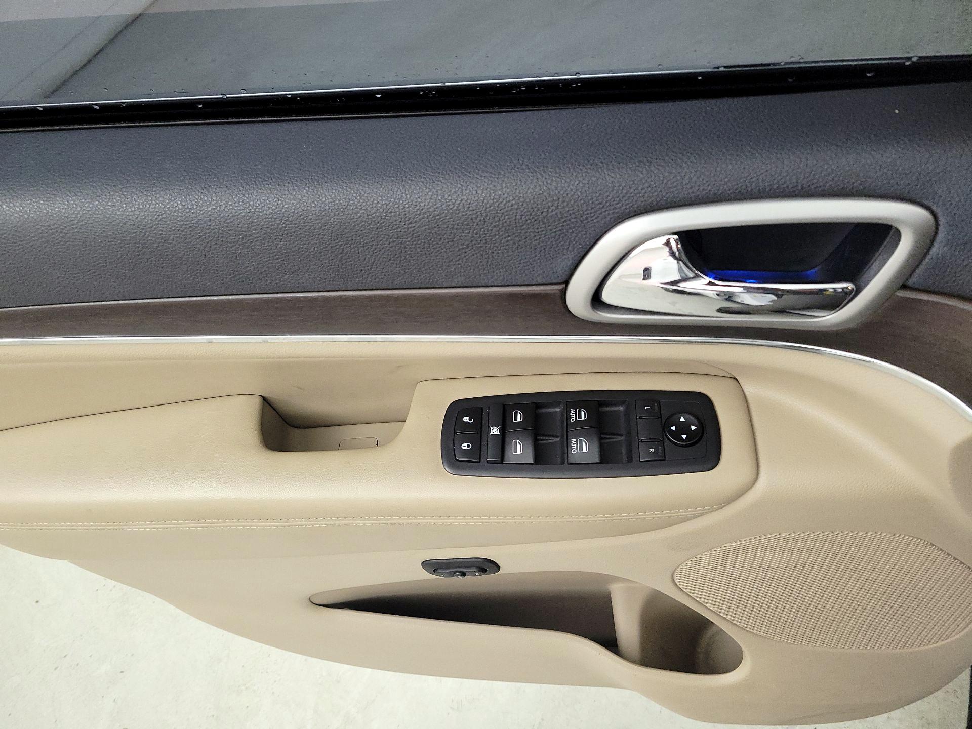 Thumbnail: 2018 Jeep Grand Cherokee - 12