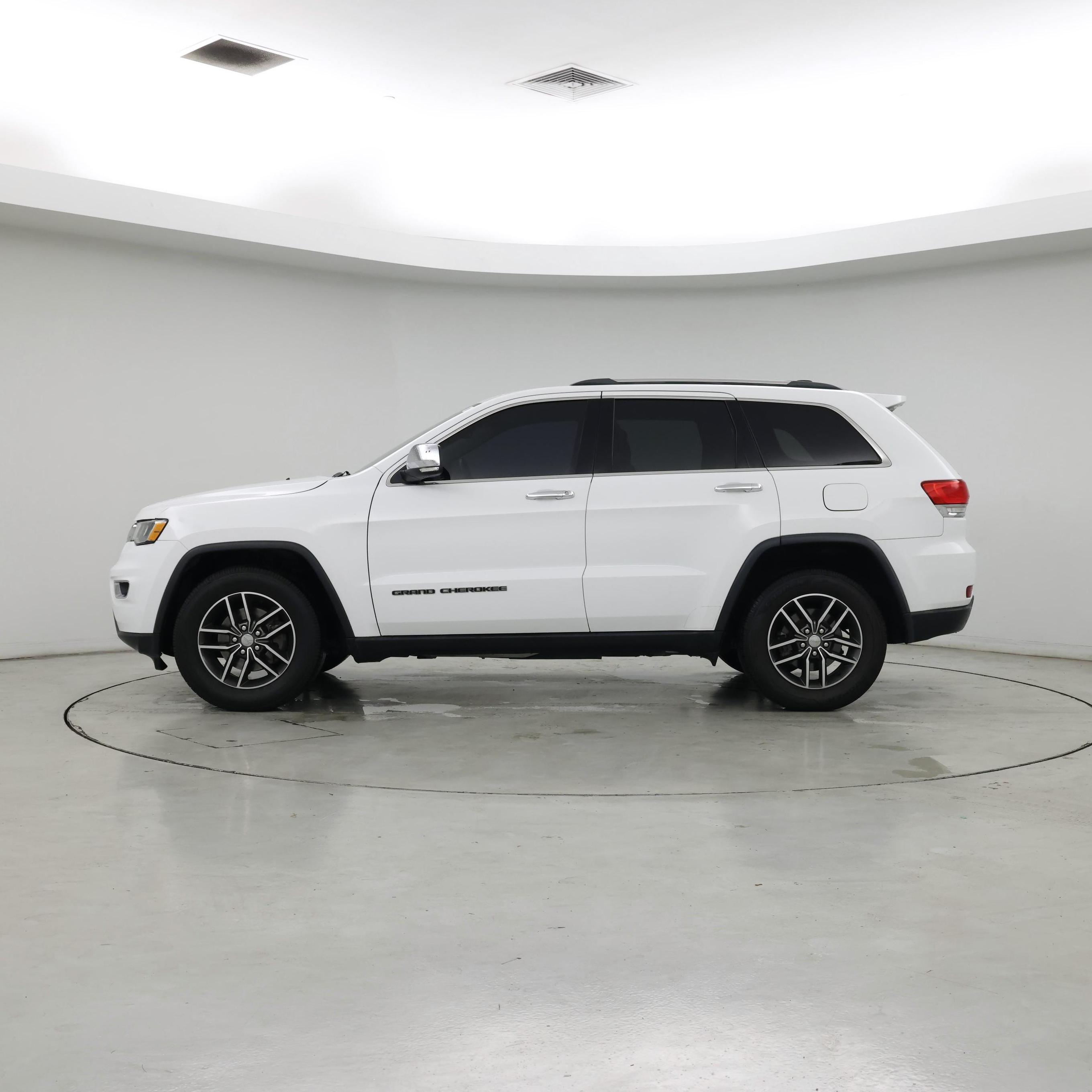 Thumbnail: 2018 Jeep Grand Cherokee - 3